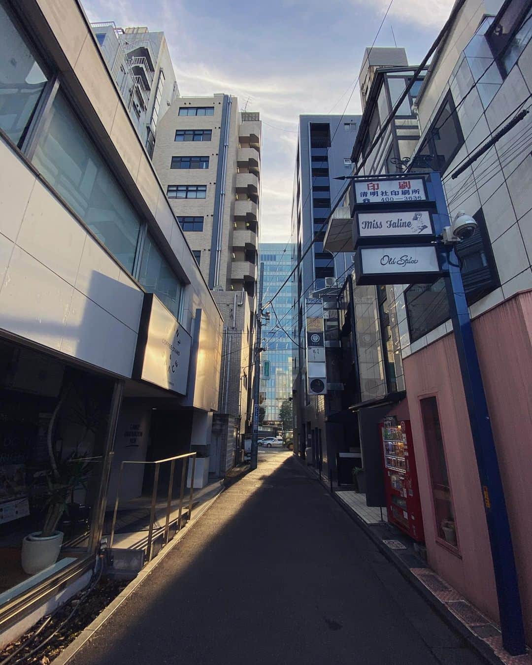 宍戸開さんのインスタグラム写真 - (宍戸開Instagram)「#streetphotography #storyofthestreet #streetoftokyo #streetcinematography #kaishishido #iphone11pro #photography #photographer #photooftheday」12月13日 17時07分 - kaishishido