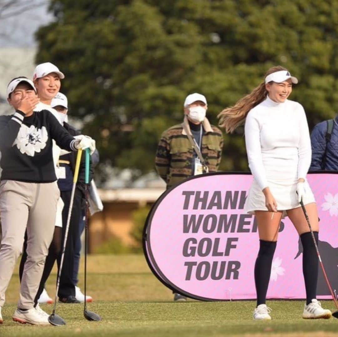 八巻セイラのインスタグラム：「So nice to finally be able to play golf with all my mates and compete while being cheered on by all my fans!   So thankful to the supporters and the volunteers who made this tournament possible🤲🏻  「TWGT」この日はみんなにやっと会えたことがすごく嬉しかった  コロナで試合のない一年一緒にゴルフする仲間に会うことも少なかったし一緒に試合で戦うこともあんまりなかったからこの日にはすごく感謝してる😊  その上応援してくれるファンや関係者の方々に応援してもらいながらプレーができたことが幸せでした！  本当にゴルフをしてて幸せだなって感じました。  応援してくれるファンやスポンサーの方々がいるおかげでこのお仕事を続けられていることに本当に感謝しています🤲🏻  皆さんいつも本当にありがとうございます🥰  #ゴルファー #golf #golfer #golflife #골브스윙 #ゴルフ #ゴルフ男子 #ゴルフ日記 #スポーツ女子 #スイング動画  #ゴルフスイング #スイング #ゴルフ場 #golf #golfing #golfer #ゴルフウェア #ゴルフコーデ #골프 #골프여자 #instagolf #ゴルフ好きな人繋がりたい #golf #アイアン #ごるふ #スコア日記 #女子ツアーコース #eyevol #eyevolsunglasses」