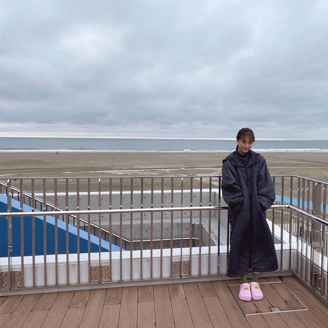 大友花恋さんのインスタグラム写真 - (大友花恋Instagram)「今日の写真ではないのですが、、 曇天と海と綾乃たん。」12月13日 17時28分 - karen_otomo