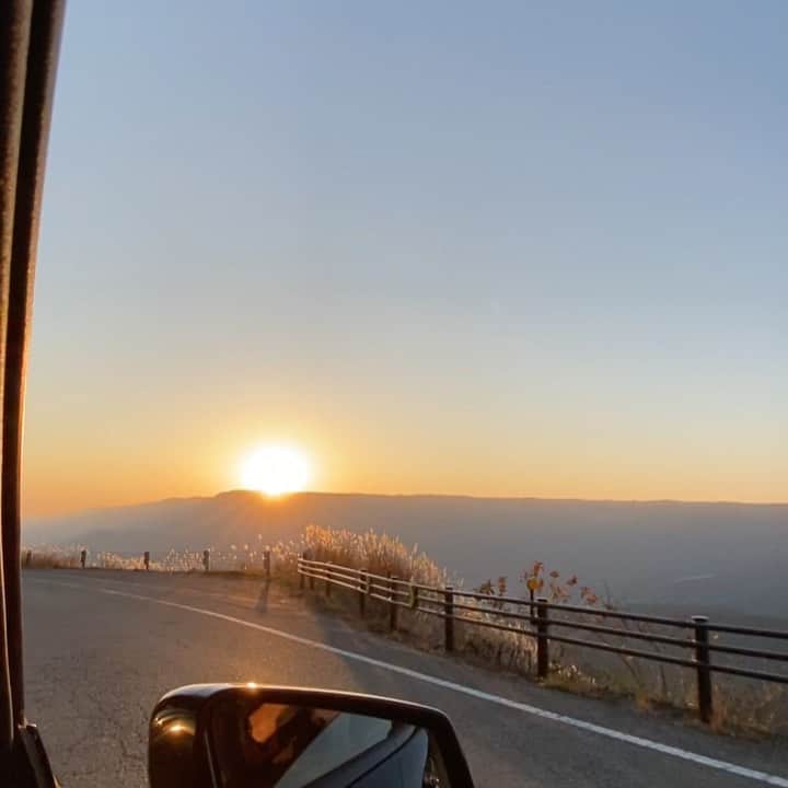 のインスタグラム：「オートポリスの 帰り。  後光が素晴らしかった。  阿蘇の山は本当に最高だ。  #maxorido」