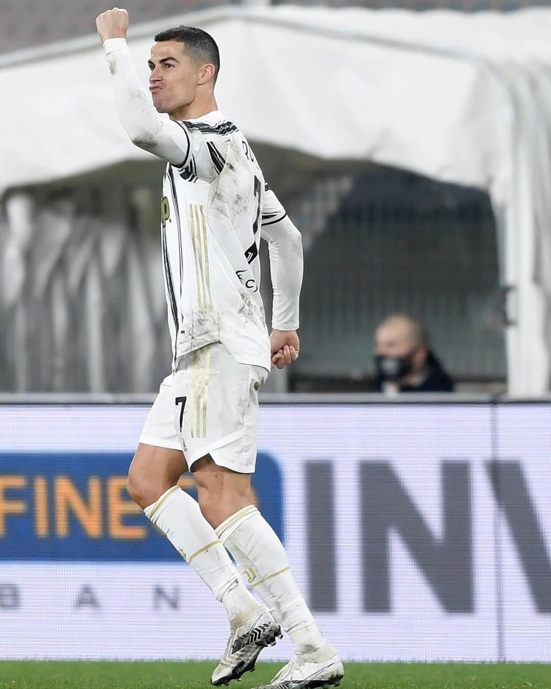 ユヴェントスFCさんのインスタグラム写真 - (ユヴェントスFCInstagram)「🥳 The face when you celebrate your 💯 Juve caps with a brace 🔥🔥  #GenoaJuve #Cristiano #Ronaldo #FinoAllaFine #ForzaJuve」12月14日 4時30分 - juventus
