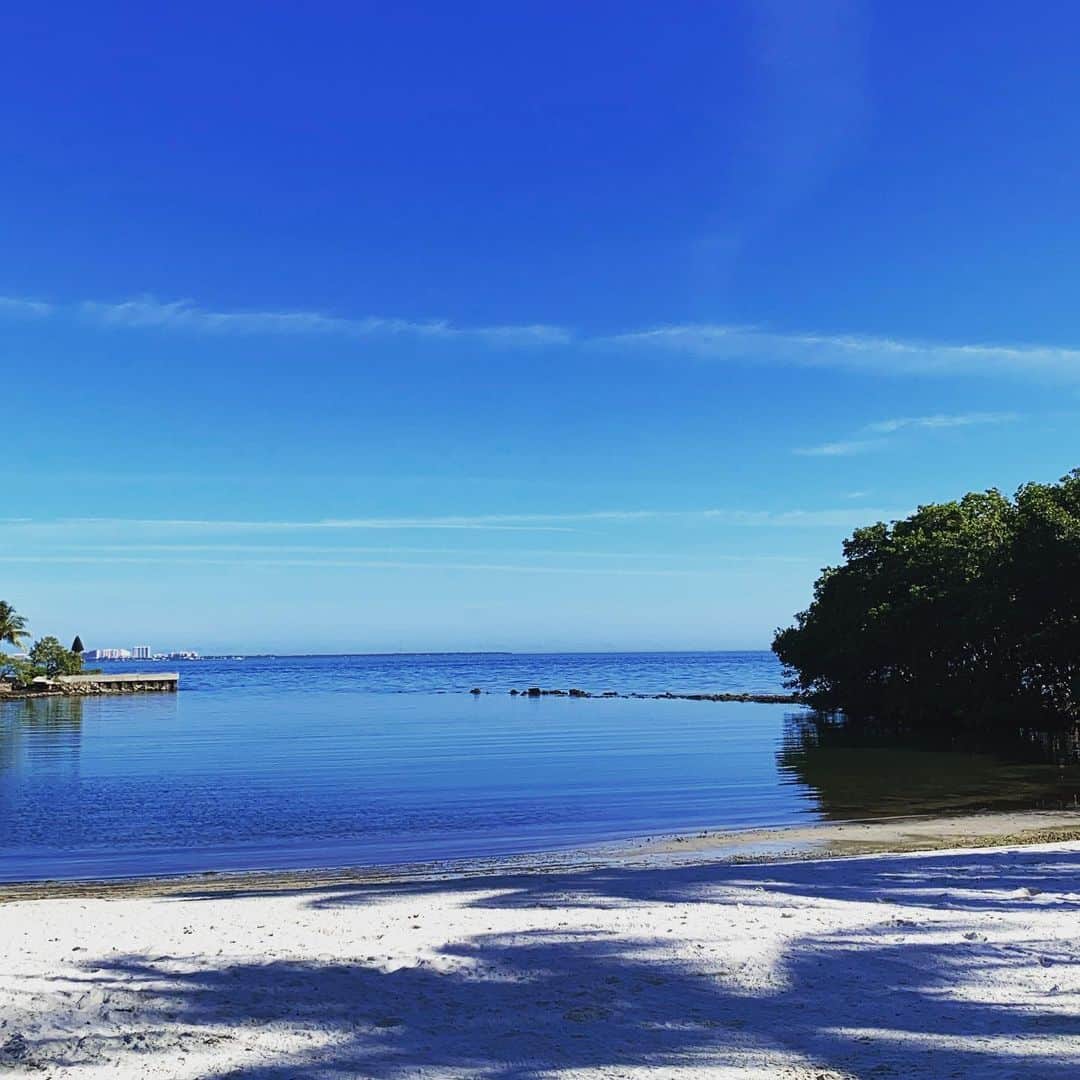 レイ・アレンのインスタグラム：「Be selective with your battles, sometimes peace is better than being right! #sundayvibes #thedeepblue #recharge #wherethebluemeetstheblue」