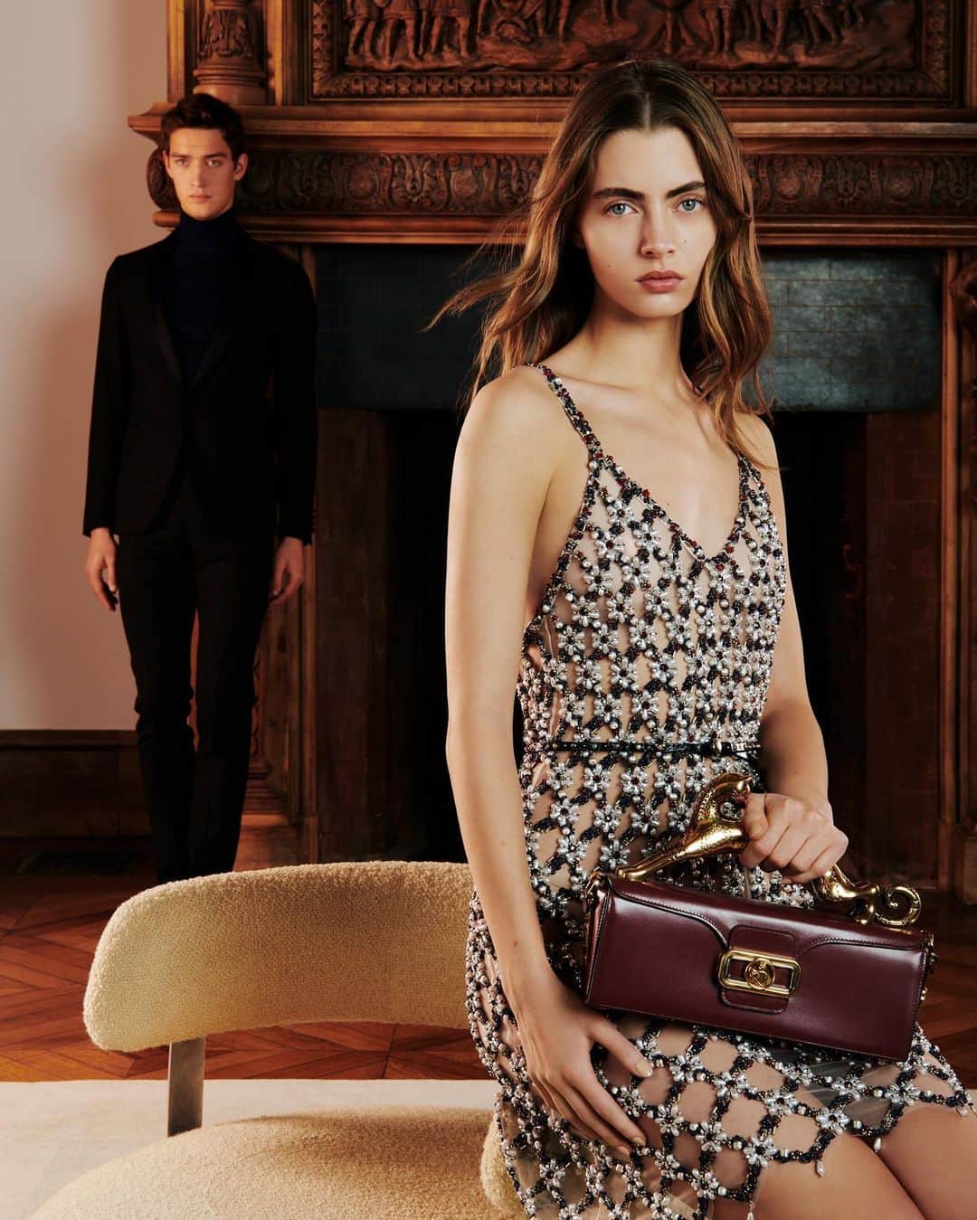 ランバンのインスタグラム：「Holiday season outfits : embroidered evening dress & burgundy Pencil Cat bag for her and black suit with midnight blue roll-neck for him. #LanvinFW20」