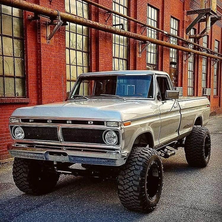 Classics Dailyさんのインスタグラム写真 - (Classics DailyInstagram)「#ClassicsFeature _____ 1978 Ford F250 Owner @silvertruck78 _____ #classiccar #musclecar #hotrod #protouring #prostreet #restomod #classicsdaily #streetrod #streetcar #customcar #hotrods #streetrods」12月14日 3時10分 - classicsdaily
