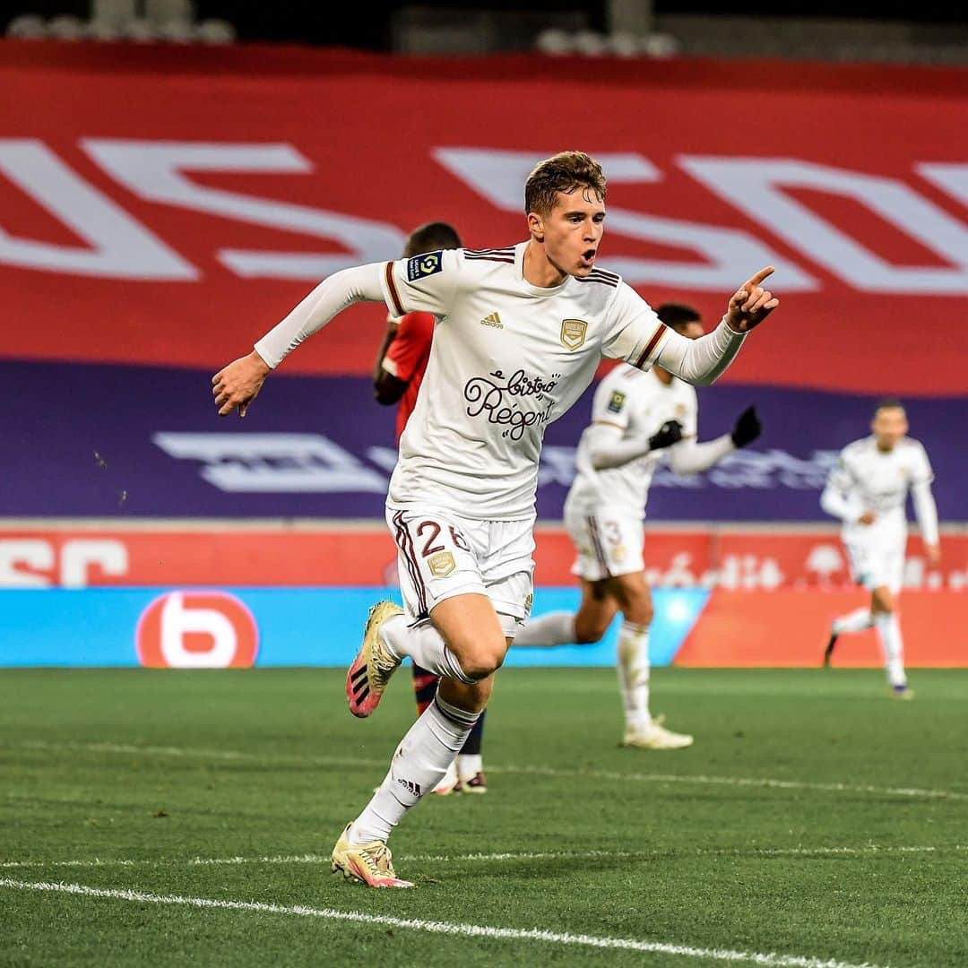 リーグ・アンさんのインスタグラム写真 - (リーグ・アンInstagram)「✔️ Très belle opération du @losclive qui s’impose face aux @girondins ! (2-1)  Important win for Lille against Bordeaux!   #ligue1ubereats #lille #bordeaux」12月14日 3時13分 - ligue1ubereats