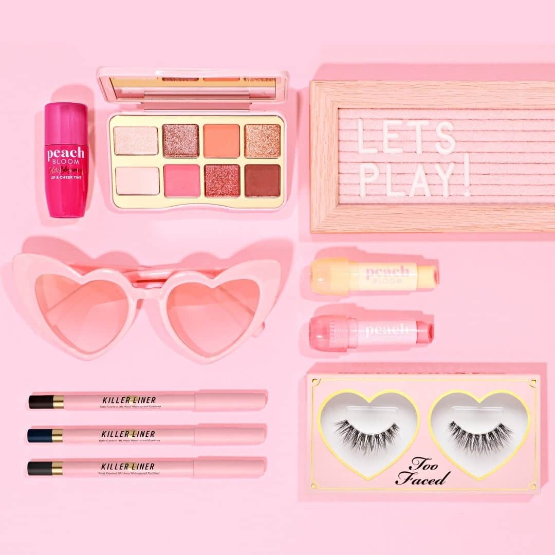 のインスタグラム：「NEW NEW NEW 💖 Complete your look with sexy, playful color that says GAME ON with our NEW Let's Play Mini Palette, Killer Liners, Peach Bloom Lip Balm, Peach Lip & Cheek Tint, & top it off with Better Than Sex Falsie Lashes! ✨ Available @Sephora, @ultabeauty, and toofaced.com! #toofaced」