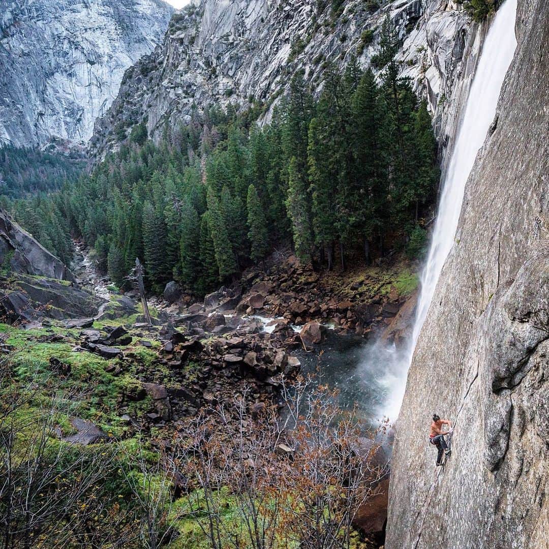 クリス・バーカードのインスタグラム：「At the base of Vernal Falls sits the ‘Magic Line’ - one of, if not the, hardest crack climbs in Yosemite Valley. It goes at 5.14c R - Watching this story unfold felt really special, as @lonniekkauk came back 22 years after his father @ronkauk established the route & finally redpointed it (Placing all gear on lead)  For me it’s this kind of lineage & magic (no pun intended) that makes a story special & worth documenting. I was grateful to be a small part of the process & witness the dedication. @lonniekkauk ‘s connection to the land, the climb & his ancestors is beautifully documented in the new @reelrock 15 Film. Final day to watch the streaming premier is this today! Check it out at https://rr15.co/cb」