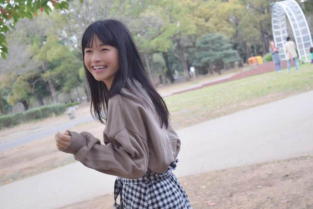 百川晴香さんのインスタグラム写真 - (百川晴香Instagram)「髪の毛長いいいいい😳 #japanesegirl #cute #followｍe #黒髪ロング #笑顔」12月14日 4時14分 - momokawaharuka