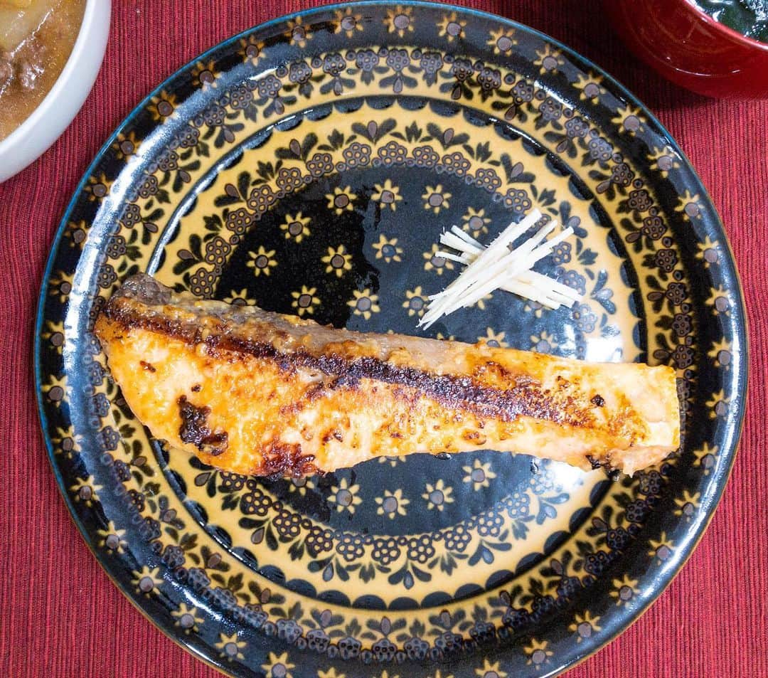 星野みちるのインスタグラム：「今日のお料理チャレンジ( ^ω^ ) 鮭の西京焼き！ 美味しい♪(´ε｀ )  #お料理　#チャレンジ　#クッキング　#鮭　#西京焼き」