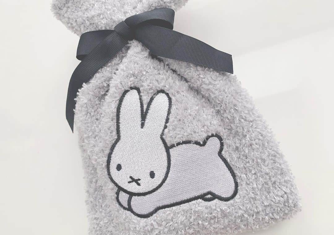 井上瑠夏のインスタグラム：「🐇﻿ ﻿ どんどん寒くなってきて﻿ 毎日履いて過ごしてます❥❥﻿ ﻿ かわいすぎるんだ〜🧦  #miffy #miffylover  #2枚目上手に撮れた 😚」