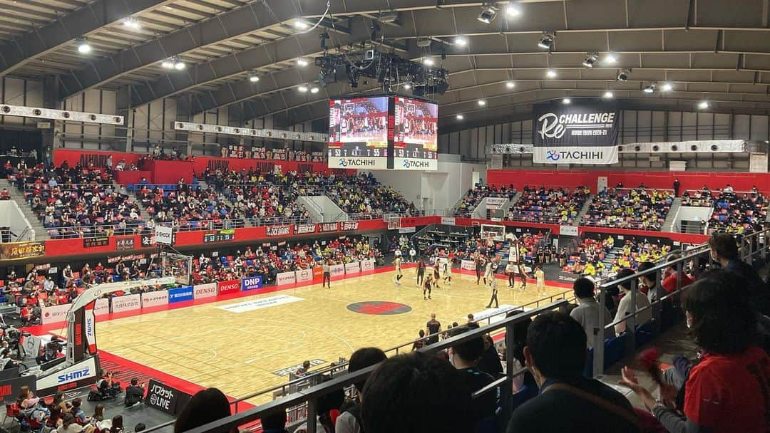 古城優奈のインスタグラム：「最後惜しかった🥺  2ヶ月ぶりのBリーグ観戦🏀 今回は東京アルバルクvsサンロッカーズ渋谷を観戦しました‼︎  やっぱり迫力がすごい🥺‼︎ 楽しかった〜！  ２人ともありがと☺︎  #バスケ　#bリーグ　#アルバルク東京  #サンロッカーズ渋谷  #アリーナ立川立飛」