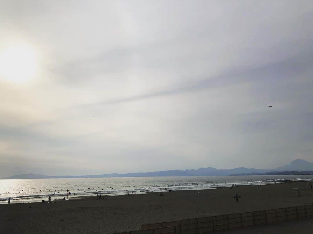 望月衛介さんのインスタグラム写真 - (望月衛介Instagram)「The surf day! I decided to do surfing in winter. #surfing #fujisan #kugenuma」12月13日 19時26分 - eisukemochizuki