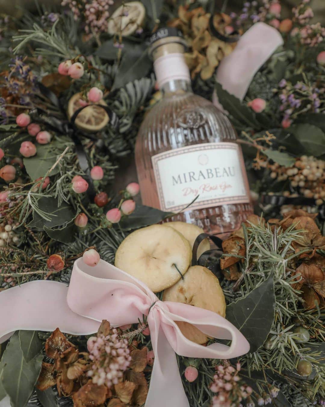 Mariko Kuoさんのインスタグラム写真 - (Mariko KuoInstagram)「Thank you everyone for the birthday messages yesterday! Suffice to say many of these were drunk last night.  @mirabeauwine dry rosé gin (gifted*)」12月13日 19時30分 - marikokuo