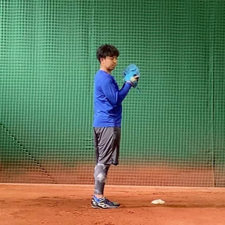 東克樹のインスタグラム：「術後約10ヶ月目で、ようやくブルペンで投げれるようになりました⚾️ ここまで順調にこられているのも周りの方々の力があっての事です！ いつも感謝してます！！  #トミージョン #トミージョン手術 #リハビリ #経過報告 #ウィルソン #ウィルソングローブ #ビモロ #ビモロシューズ #感謝」