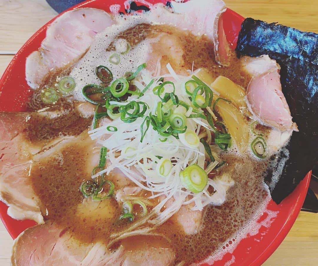 中華首藤のインスタグラム：「🍜🍜 🍜  移転して初来店(^.^) #熊本市 #熊本ローカル  #熊本市グルメ #熊本ランチ #ラーメン #ラーメン探訪 #麺すたぐらむ #ラーメン好きな人と繋がりたい  #熊本市東区 #御領 #麺屋 #宗運　と書いて #そううん と読む #魚介系醤油とんこつラーメン #チャーシュー #キレがあるスープ #コク深い味わい #美味しい #小ライスと餃子 #セット #男性 #女性　も大好き #シャレオツなお店 #また行きたい #人気　な場所  #熊本県 #大分県 #ローカルタレント #中九州タレント #中華首藤」