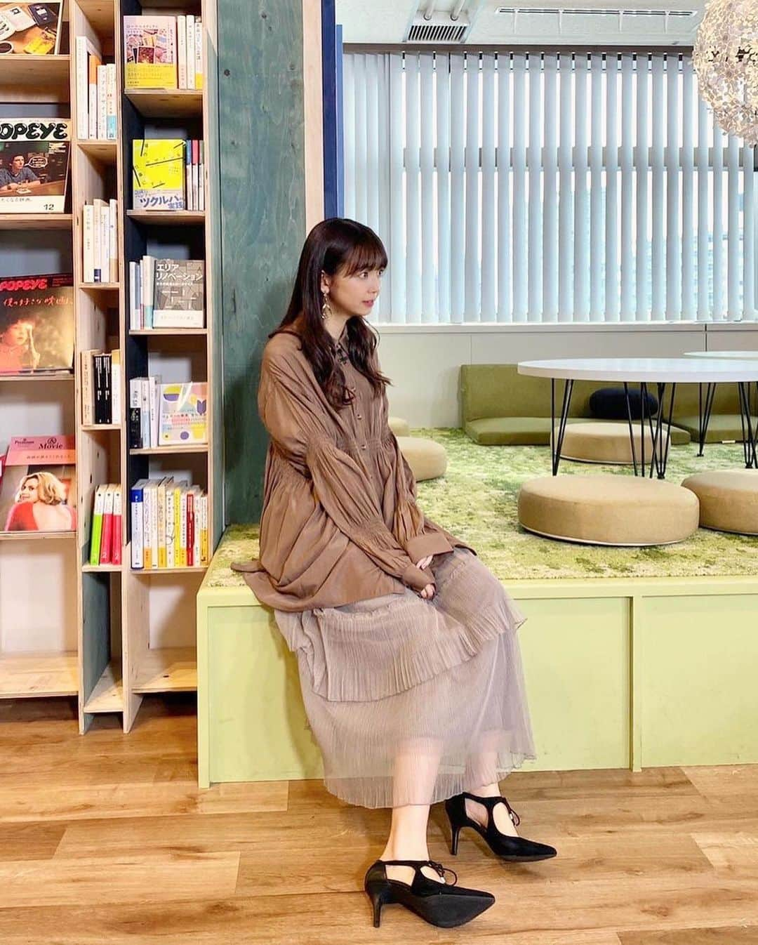 宮崎由加さんのインスタグラム写真 - (宮崎由加Instagram)「ふるさとの未来﻿ ﻿ ﻿ 私服で着てそうな衣装を選びました🧸﻿ 沢山撮ったから沢山載せる〜🪅﻿ ﻿ 最近この絵文字にはまってるの。﻿ 🪅🪅🪅これ何なんだろう〜﻿ なんか可愛いからよく使ってる🌝﻿ ﻿ Blouse：@amail_official﻿ Skirt：@amail_official﻿ ﻿ #宮崎由加 #amail #ふるさとの未来 #衣装　 #tbs #costume #ootd #ブラウンコーデ  #brown #longhair #おおぶりイヤリング」12月13日 19時40分 - yuka_miyazaki.official