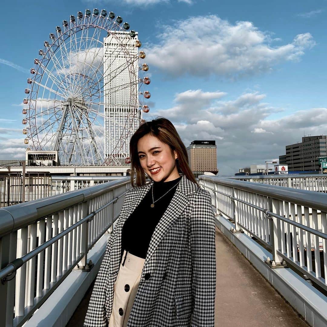 のインスタグラム：「・ ・　 有難いことに5日間お仕事でして 明日はお休みです☺️  何しようかな〜 ・ ・ #観覧車乗りたい」