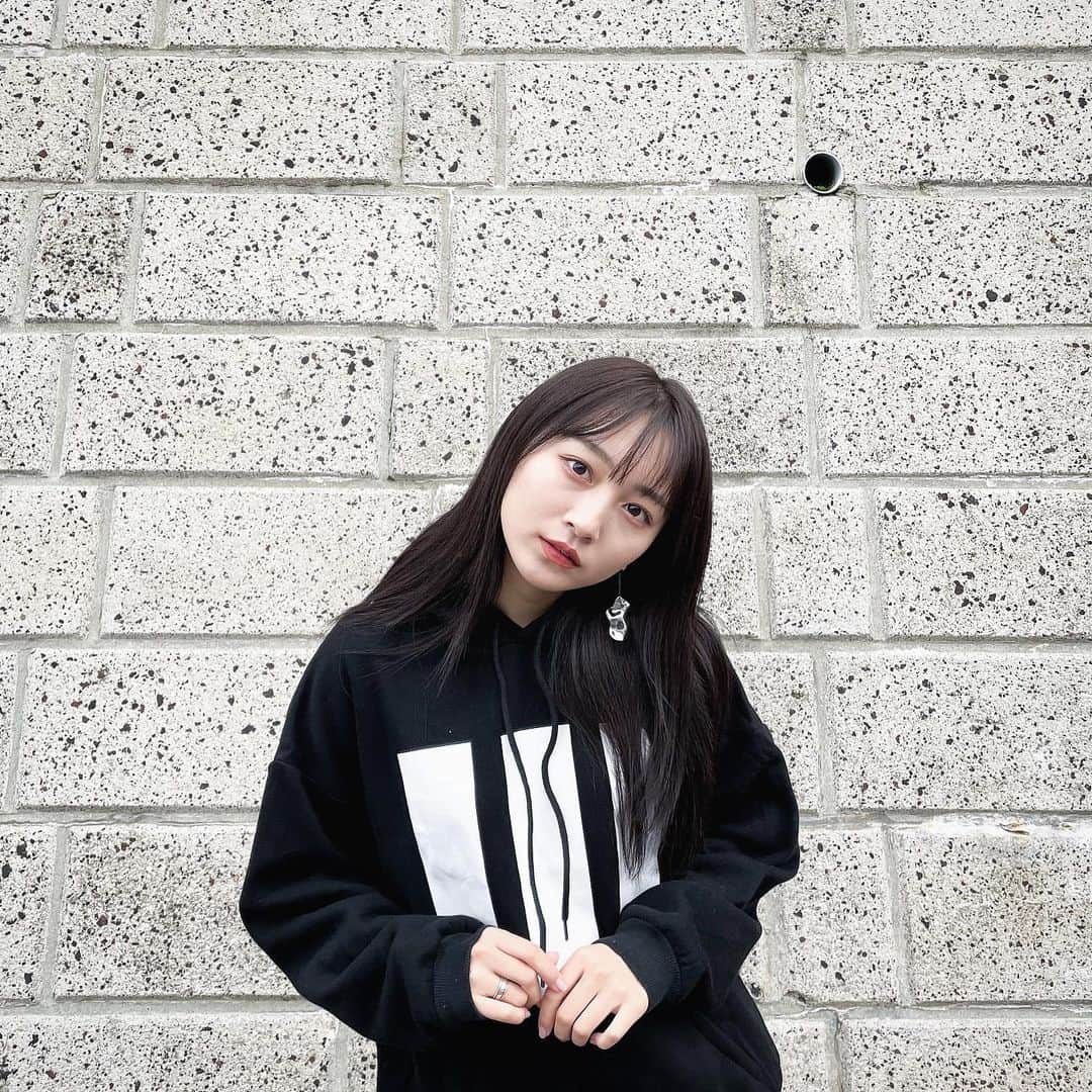 山本彩加さんのインスタグラム写真 - (山本彩加Instagram)「﻿ ﻿ 明日はテスト最終日！﻿ 高校生最後のテストだぁ〜﻿ ﻿ 頑張ろっ！！！！﻿ ﻿ ﻿ ﻿ 最近、すごく寒いので体調には気をつけてくださいね！！﻿ パーカー１枚で過ごせるのも、今年はもう終わりかなぁ🥺﻿ ﻿ ﻿ #私服 #パーカーコーデ #パーカー女子」12月13日 19時53分 - ayaka48_yanyan