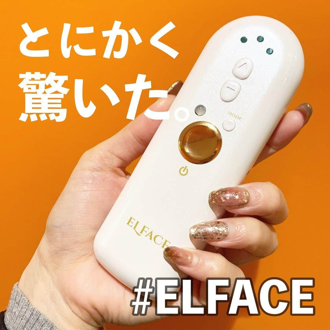 Arisaさんのインスタグラム写真 - (ArisaInstagram)「何度かストーリーでもご紹介していたのですが、韓国発のELFACE（エルフェイス）という美顔器。  私美顔器投稿するの3年ぶりとか⁉️かな。 色んな美顔器使うけど、目に見えて効果がないものなどは、投稿はしてなかったんです。 ただ、今回のこの美顔器は本当に良くて😂目に見えて効果があったので是非皆様にもシェアしたいと思いご紹介させていただきたく思います🥺❤️  まず、使い方はとにかく簡単。 動画の通りで、赤がハリ弾力を与えるモード、青がリンパ節循環モード。 レベルが1〜15まで。 赤のモードの時は毛穴の目立つ頬や法令線、額にピンポイントで当てていき、青モードはフェイスラインから首にかけてあてていきます。 私はレベル12が限界でそれ以上強過ぎていけないです😂 肌表目にアプローチというより、肌の内側の筋肉層にしっかりとアプローチしてくれるのが感じられます！！  私あんまりこういうの信じないけど、翌日に実感して本当ビックリ‼️したんです。 ファンデ塗る時に、なんか違う🤔毛穴が目立ってない💦ノリが良い‼️と。 いやぁ、これはずっと使っていきたいですね。  そしてね、コードレスで市販で買えるV9電池式というのもとても有り難い。 更にはジェルが不要でどこでもできるというのも。 重量も全然無いし。  なんか欠点がないのよ。  痛いってだけ😂 あと、スキンケア後にすると電流の伝わり方がよくなるからレベルは慎重にあげていったほうがいいです‼️  私はいつもお風呂入る前にメイク落としてから、15分くらいやって終わらせてます☺️  エルフェイスの周波数は【低周波】に分類されます！ 従来の美顔器は低周波も高周波も一定のリズムで刺激を与えていますが、エルフェイスは生体リズム（体内に巡っている生体信号）に合わせて不規則に刺激を与えています。現代ではあまりそういう美顔器はなく、エルフェイスはとても画期的な美顔器となっております☺️  今なら先着100名様39,800円で購入出来るので、是非美顔器検討してる方居たらチェックしてみてね❤️  ※最後の写真は社長が半顔だけ5分やった効果！法令線が上がって消えた😂14くらいでやったから肌赤いけどw  @gangnam_doll   #美顔器#エルフェイス#ELFACE#韓国美容#韓国美顔器#韓国情報#美顔器効果#美顔器効果すごい」12月13日 19時59分 - saarariii