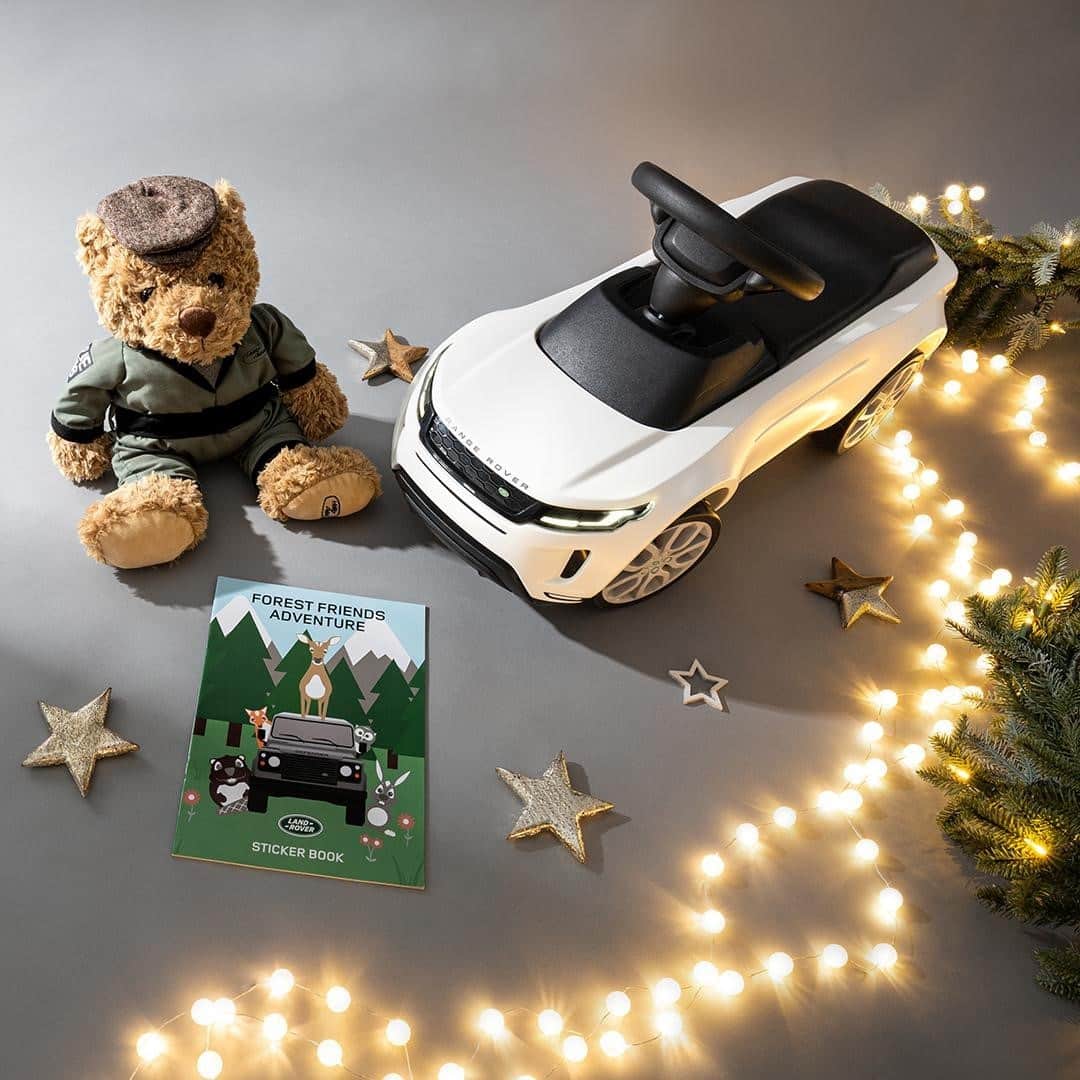 Land Roverさんのインスタグラム写真 - (Land RoverInstagram)「For younger Land Rover fans, every journey has to start somewhere. Get them the perfect gifts to get them moving this Christmas from our #LandRover collections - shop now via the link in our bio.  #Christmas #Christmas2020 #Presents #Gifts #GiftIdeas #ChristmasShopping #Toys #GiveHueAHome」12月13日 20時00分 - landrover