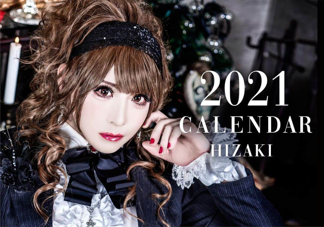 HIZAKIさんのインスタグラム写真 - (HIZAKIInstagram)「12月21日 HIZAKI Calendar  A2ポスターサイズ、卓上カレンダー発売！  zenorecordsオンラインショップ HIZAKI Shop(卓上のみ) CD Japan(for overseas) で販売です。 #HIZAKI」12月13日 20時00分 - hizaki_official