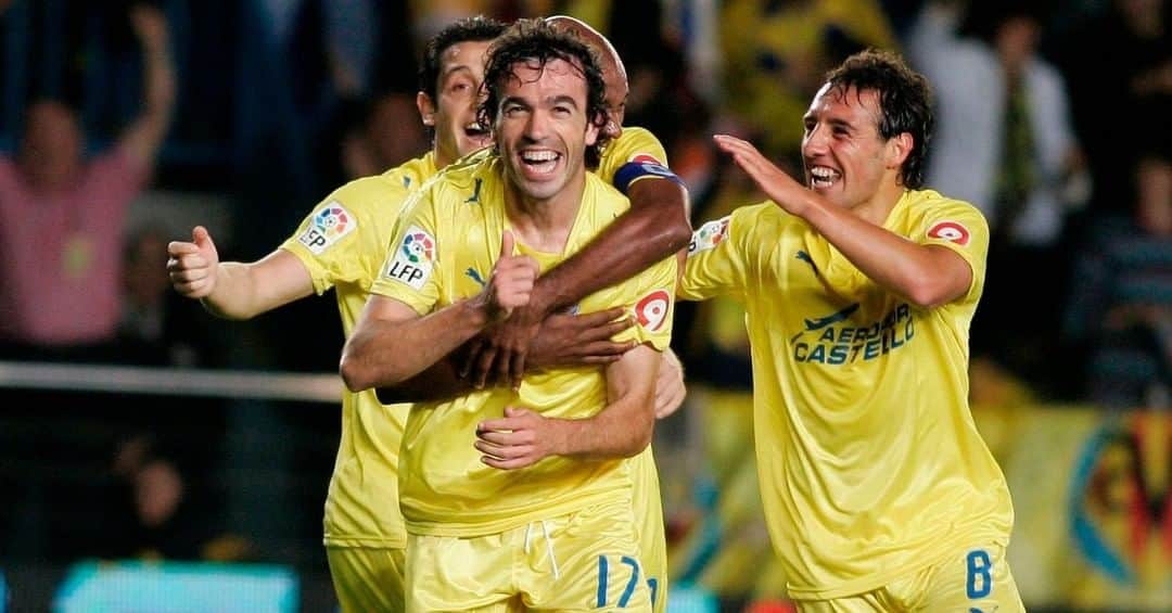 ビジャレアルCFのインスタグラム：「Y hoy también cumple años otro histórico del Submarino... . ¡¡¡Muchas felicidades para Javi Venta en su 45º aniversario 🎂🎂!!! .  Today it’s also the birthday of another historic player for Villarreal... . Happy birthday to Javi Venta, 45 today 🎂🎂!!! .  #Villarreal #futbol #football #soccer #laliga」