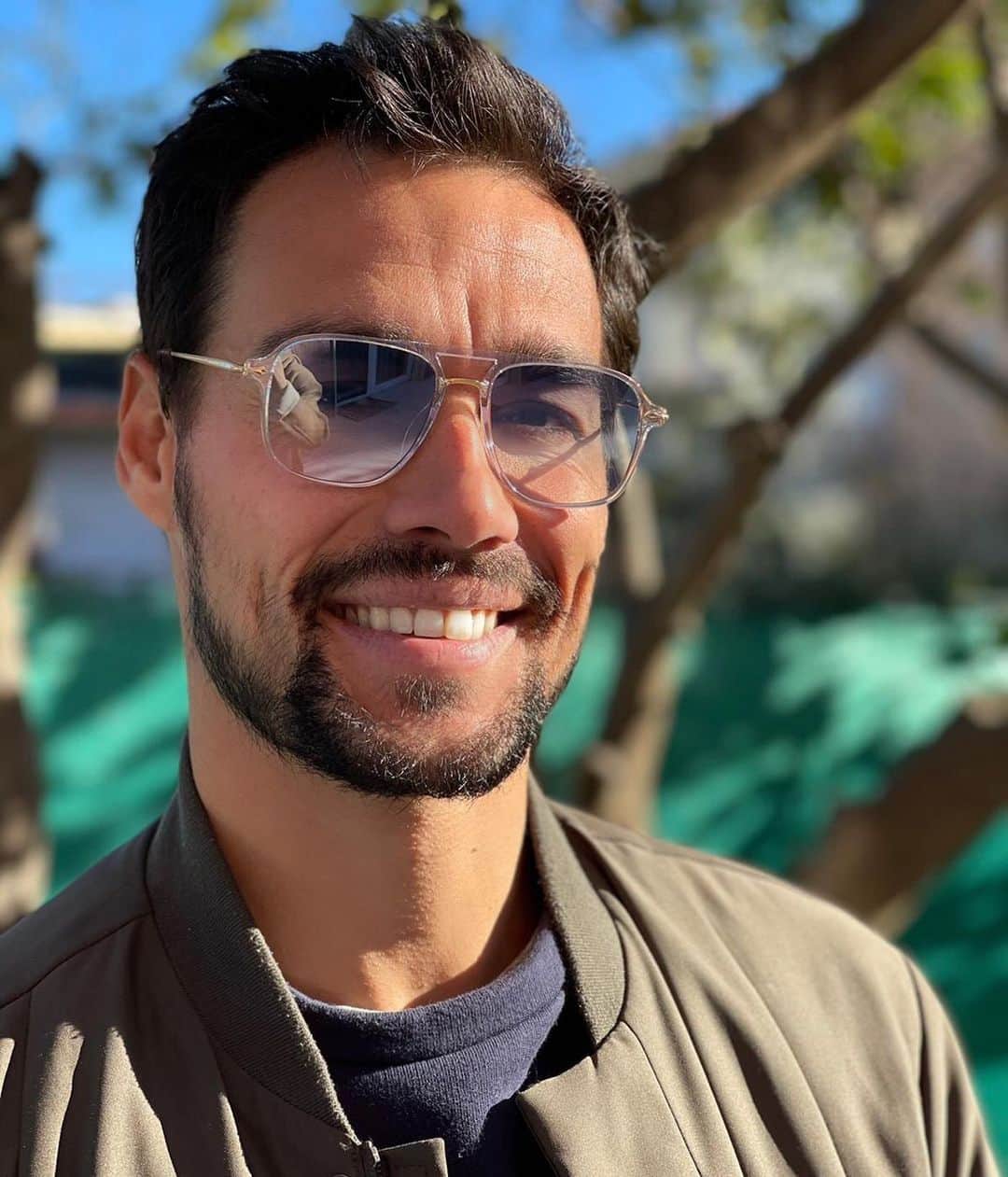 ファビオ・フォニーニのインスタグラム：「Sunday smile 😀✌️ #boloneyewear  #mystylemybolon  #adv」