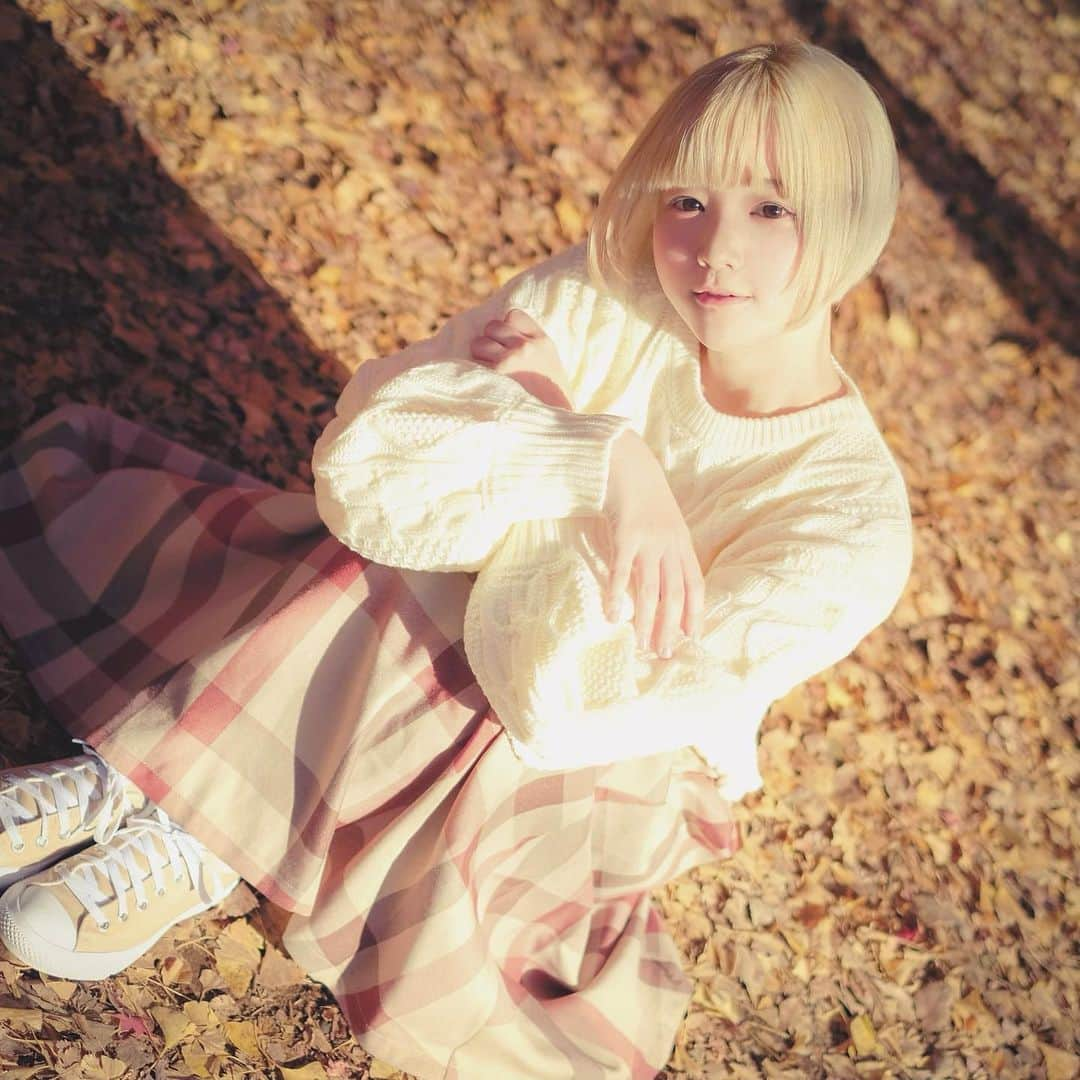 まきろん。のインスタグラム：「「はやくお家帰ろ。」の顔です。 寒いのは苦手。  photo：@moca_esta」