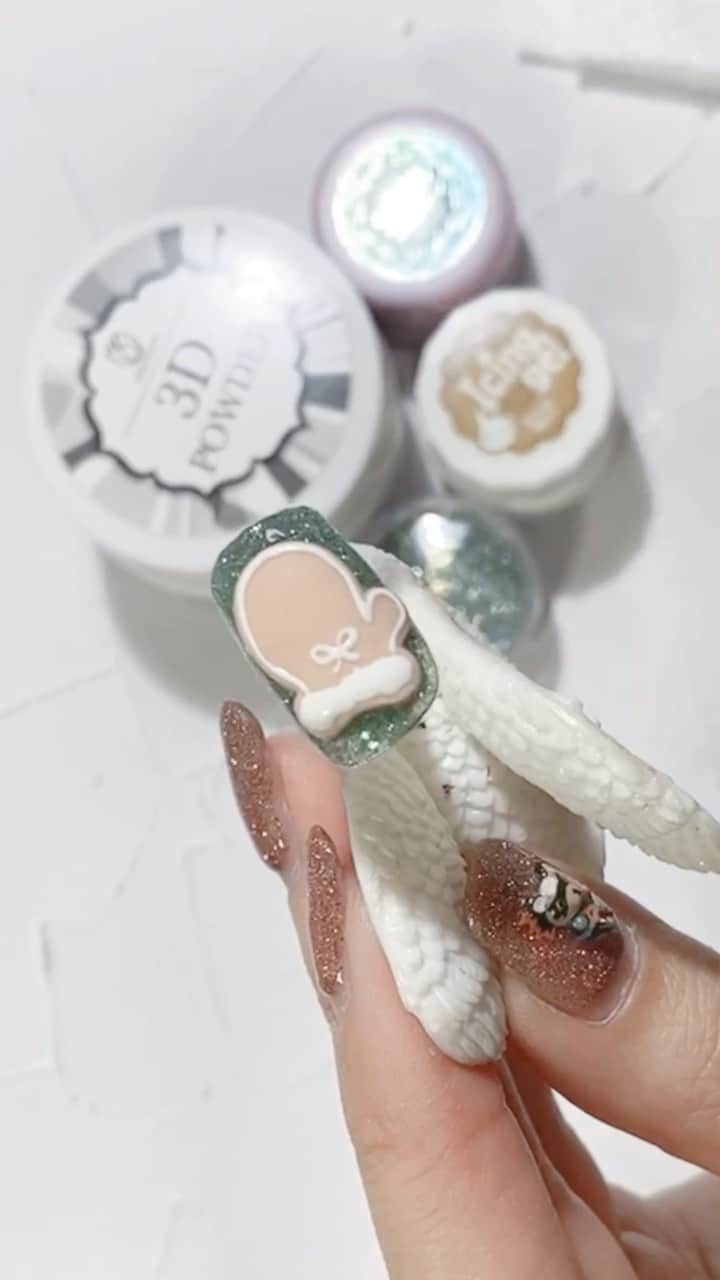 なかやまちえこのインスタグラム：「③アイシング模様を描いて、完成です✨⠀ ③Draw icing pattern. complete！⠀ YouTube has an English subtitle.⠀  PREGEL・Betty gel・きまぐれキャット・PREANFA・PREXY商品は、ネイリストの方は↓ ⠀ プリモール @nail_premall ⠀ http://gelnailshop.com/ ⠀ ⠀ キャンディポケット @candypocket_official ⠀ http://www.beautysupport.jp/sm/script_main/shoptop.php ⠀ ⠀ セルフの方は↓ ⠀ ジョイアート @joyartofficial ⠀ http://joyart.biz/ ⠀ ⠀ にて購入頂けます☺️⠀⠀ ⠀ #nail #nails #nailart #ネイル #美甲 #ネイルアート  #japanesenailart #manucure #japanesenails #manicurist #gelnails #أظافر #네일아트 #미용 #vẽmóng #ngườiđẹp  #เพ้นท์เล็บ #искусствоногтя #artedeuñas #เพ้นท์เล็บเจล #ジェルネイルデザイン #ネイルデザイン #senikuku #nagelkunst #クリスマスネイル #christmasnails #アイシングクッキー #icingcookies #冬ネイル #winternails @pregelofficial @bettygel_official @kimagure_cat_whim」