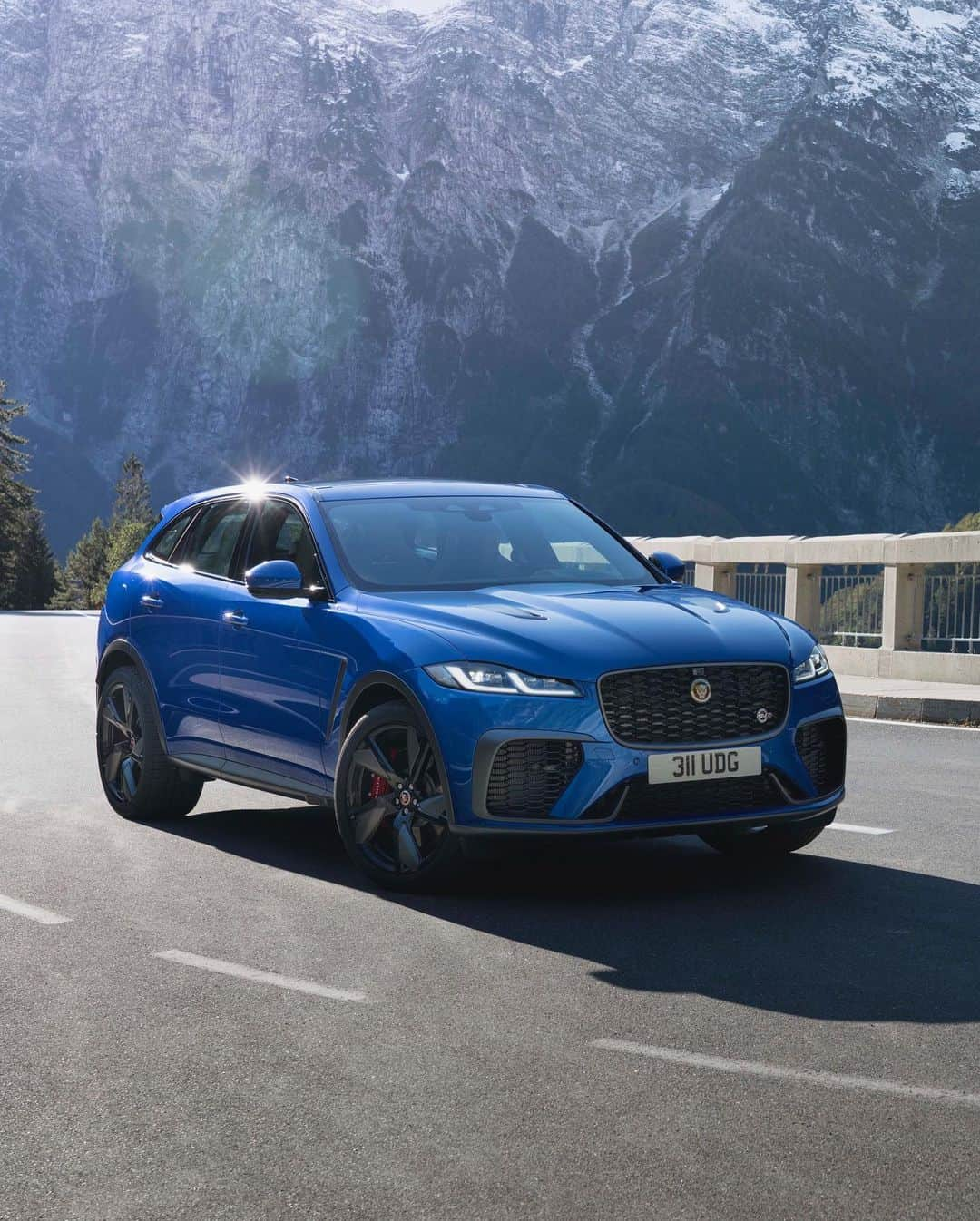 Jaguarさんのインスタグラム写真 - (JaguarInstagram)「Special Vehicles Racing. The mark of a flagship #Jaguar.   #FPACE #SVR #SpecialVehicleOperations #Premium #Luxury #Performance #SUV #SportsCar #SuperCar #Exclusive #Bespoke #Technology #Design #CarsofInstagram #InstaCar」12月13日 20時05分 - jaguar