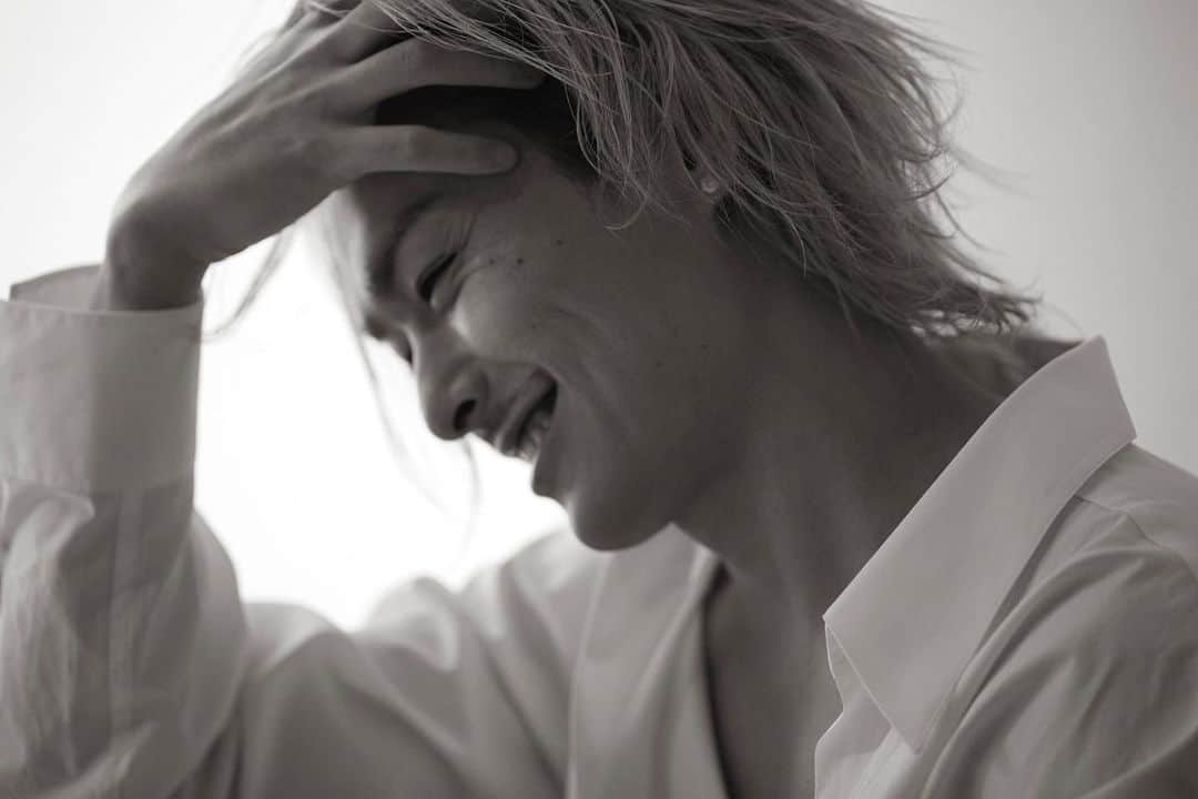 長山一樹のインスタグラム：「久々に三代目の皆様と終日がっつりと撮影させていただきました。最新号月刊EXILEの表紙＋中45ページのプチ写真集ばりのボリューム。落ち着いた大人の色気を香ってください。大トリ今市さん。  @exile_magazine  @jsb3_7official  @jsbryuji_official  Art director @bucci_nakashiro  Stylist @stylistwatanabeyasuhiro  Hair @gxxxxxo  Make @michikofunabikimakeup  Photographer @kazuki_nagayama  #月刊exile #三代目jsoulbrothers #今市隆二 #magazine #photography #portrait #hasselblad #h6d #kazukinagayama #長山一樹 #妄想注意 #永久保存版」