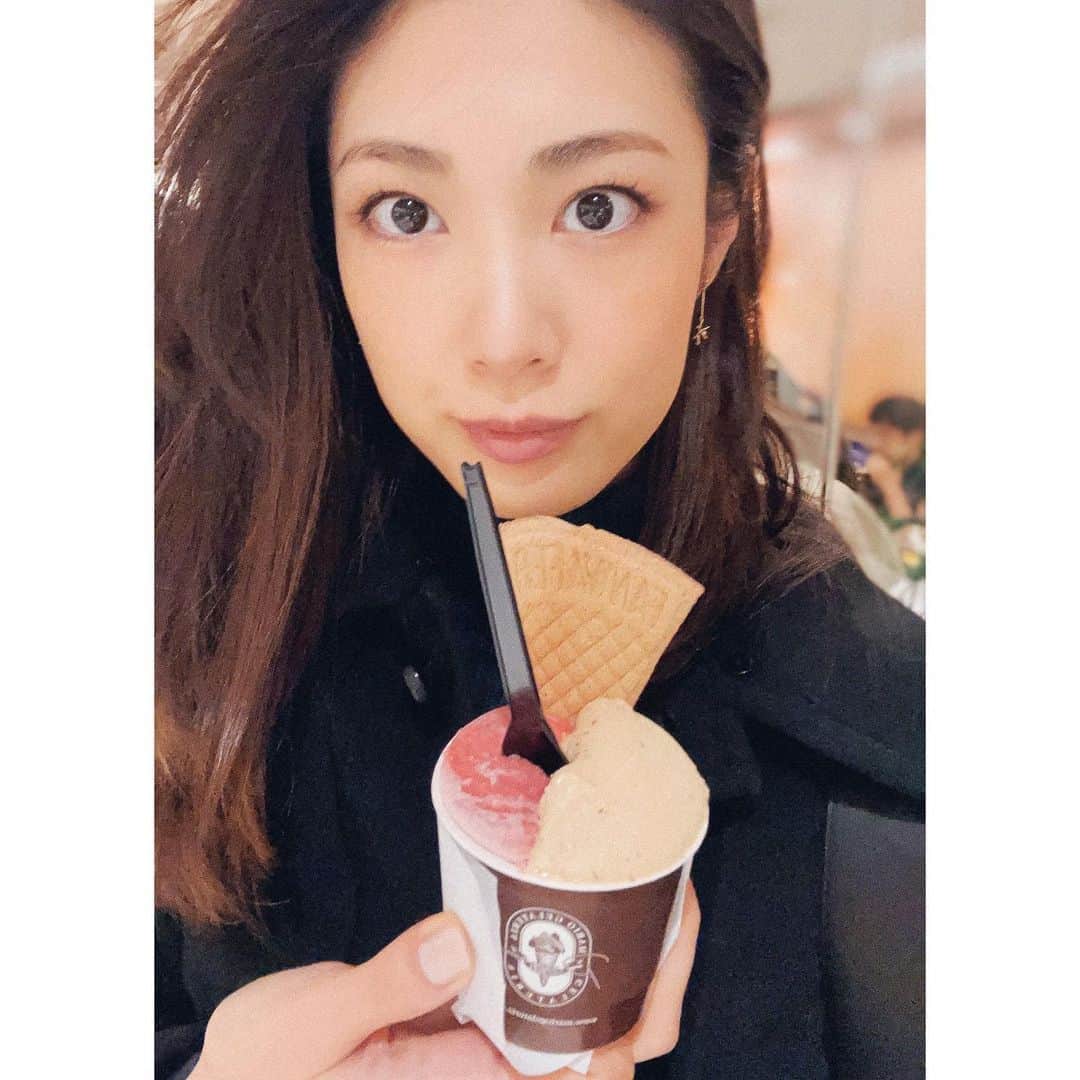 加藤侑紀のインスタグラム：「偷偷介紹大家我最常吃的義大利冰淇淋店🤫今天特地來吃限定口味🍦😋 ・ ジェラートよく食べるけど私がいちばん行くお店です🤫今回は限定フレーバー目当て🍦😋 ・ ・ #premiummariogelateria #プレミアムマリオジェラテリア #義大利冰淇淋🇮🇹 #偷偷告訴你們 #冬天吃冰 #冬にアイス #新宿伊勢丹デパ地下 #新宿伊勢丹本館 #食前アイス #飯前甜點 #冰淇淋控 #iceholic #東京美食推薦」
