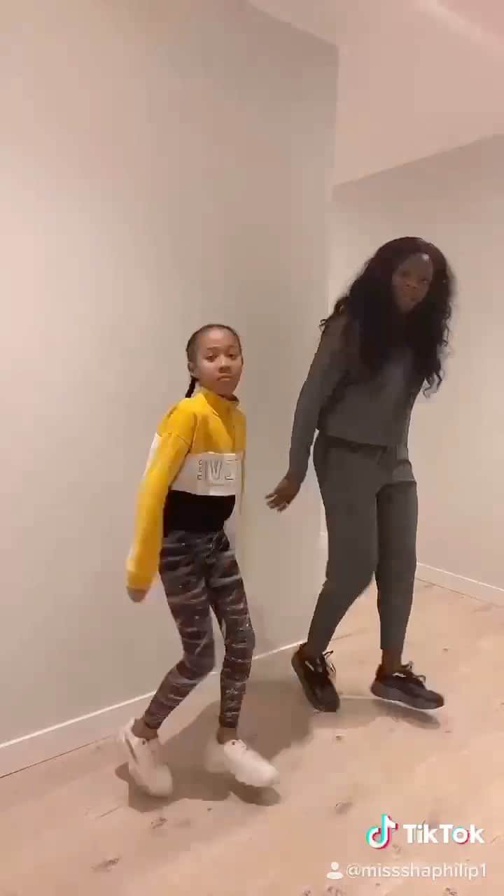 アシャ・フィリップのインスタグラム：「This will be my intro for breakdancing at the 2024 Olympics 🇫🇷🤙🏾😏  #Olympics #Paris2024 #Breakdancing #Dance #IGReels #TikTok」
