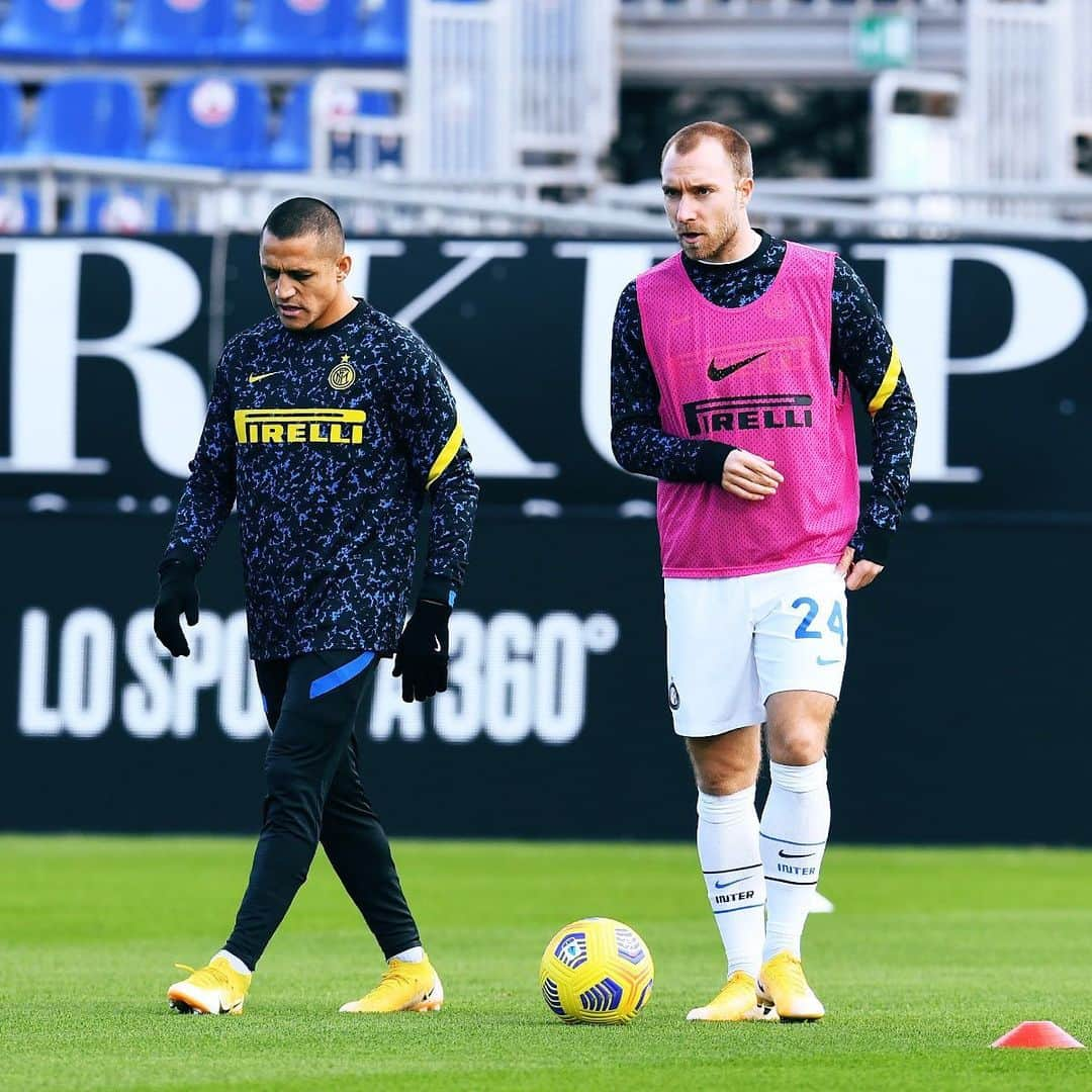 インテルナツィオナーレ・ミラノさんのインスタグラム写真 - (インテルナツィオナーレ・ミラノInstagram)「WARM UP TIME FOR THE NERAZZURRI 🏟🔥 #Inter #ForzaInter #CagliariInter #WarmUp #Football #SerieA」12月13日 20時17分 - inter