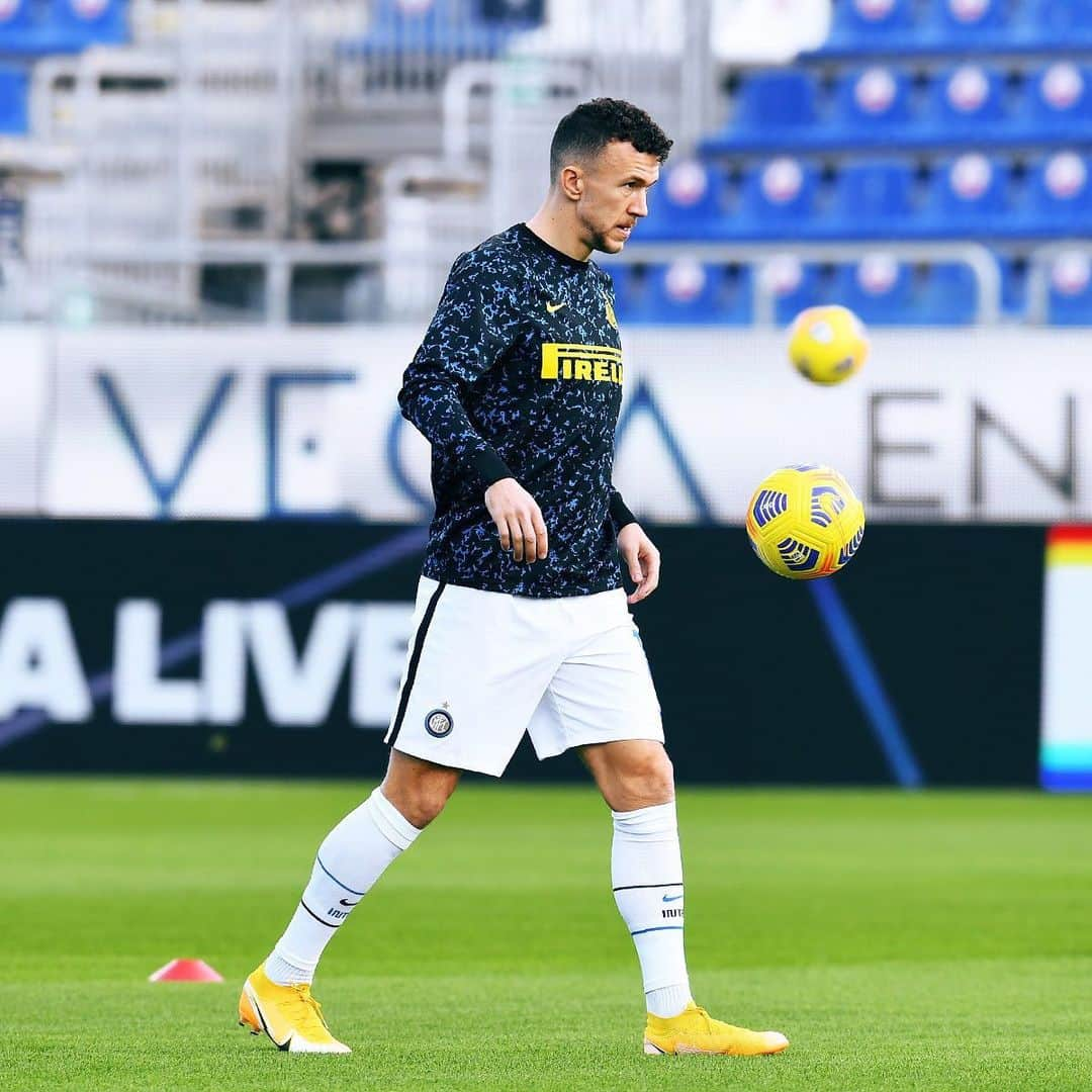 インテルナツィオナーレ・ミラノさんのインスタグラム写真 - (インテルナツィオナーレ・ミラノInstagram)「WARM UP TIME FOR THE NERAZZURRI 🏟🔥 #Inter #ForzaInter #CagliariInter #WarmUp #Football #SerieA」12月13日 20時17分 - inter