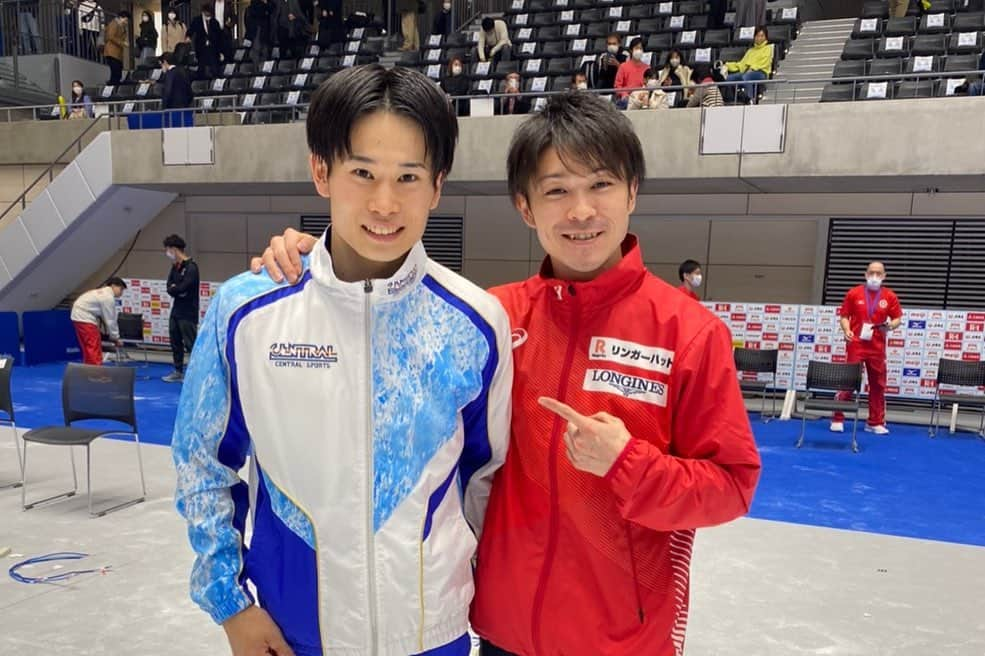 萱和磨さんのインスタグラム写真 - (萱和磨Instagram)「全日本選手権個人総合優勝しました🥇 今の日本は強いです🇯🇵 課題に真摯に向き合いさらに頑張りたいと思います。 応援ありがとうございました📣 #流石に取り乱しすぎました #鉄棒今年も神が舞い降りた #ぶち上げは終わらない #目指せぶち上げの向こう側」12月13日 20時17分 - kazuma_kaya