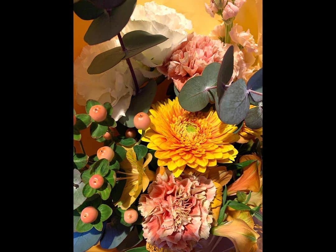 矢崎希菜さんのインスタグラム写真 - (矢崎希菜Instagram)「オールアップの時に頂いた 素敵な花束💐🧡  #今際の国のアリス #ネトフリ  @netflixjp」12月13日 20時22分 - kinayazaki
