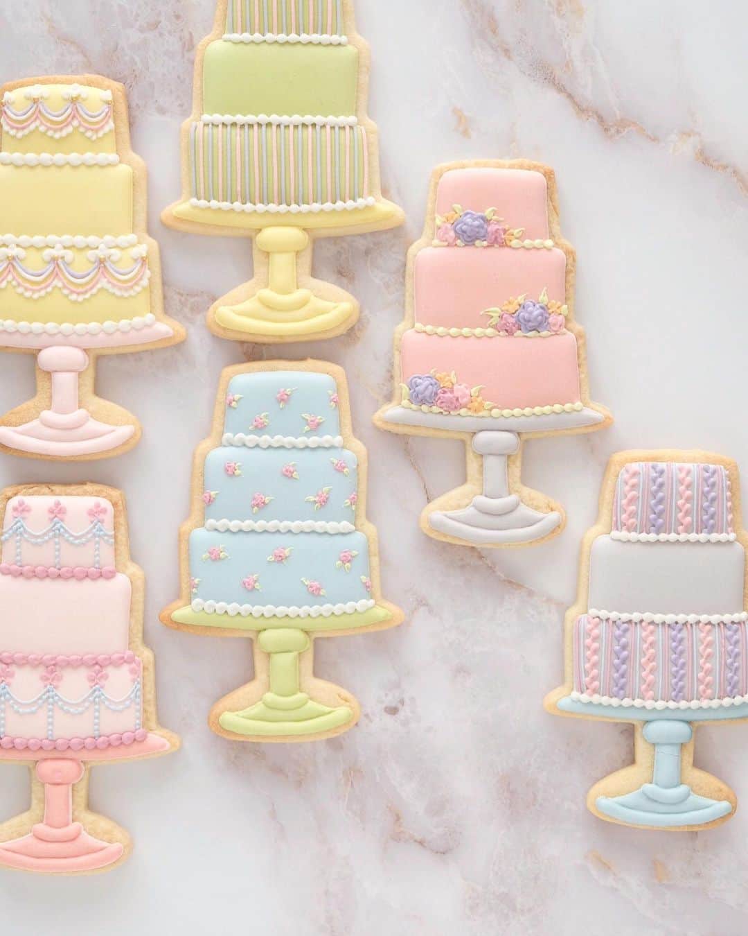 KUNIKAさんのインスタグラム写真 - (KUNIKAInstagram)「Pastel three-tiered cake cookies 🎂🌷  #artofkunika」12月13日 20時23分 - _kunika_