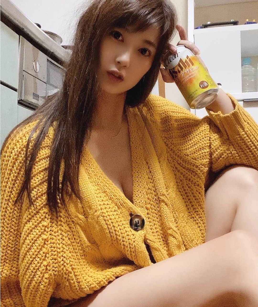 小倉遥のインスタグラム：「Twitch配信始めましたtwitch.tv/ogura_haruka #実家グラビア #お酒 #followｍe #gamestreamer」
