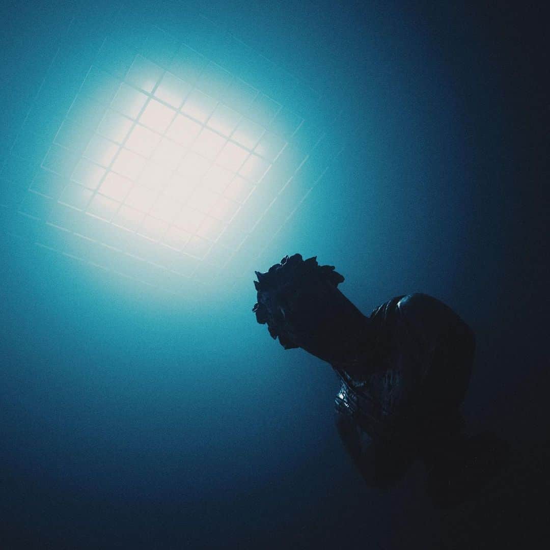 thequiettのインスタグラム：「@leellamarz x @goosebumpstrack 합작 앨범 PRISON BREAK 나왔습니다!」