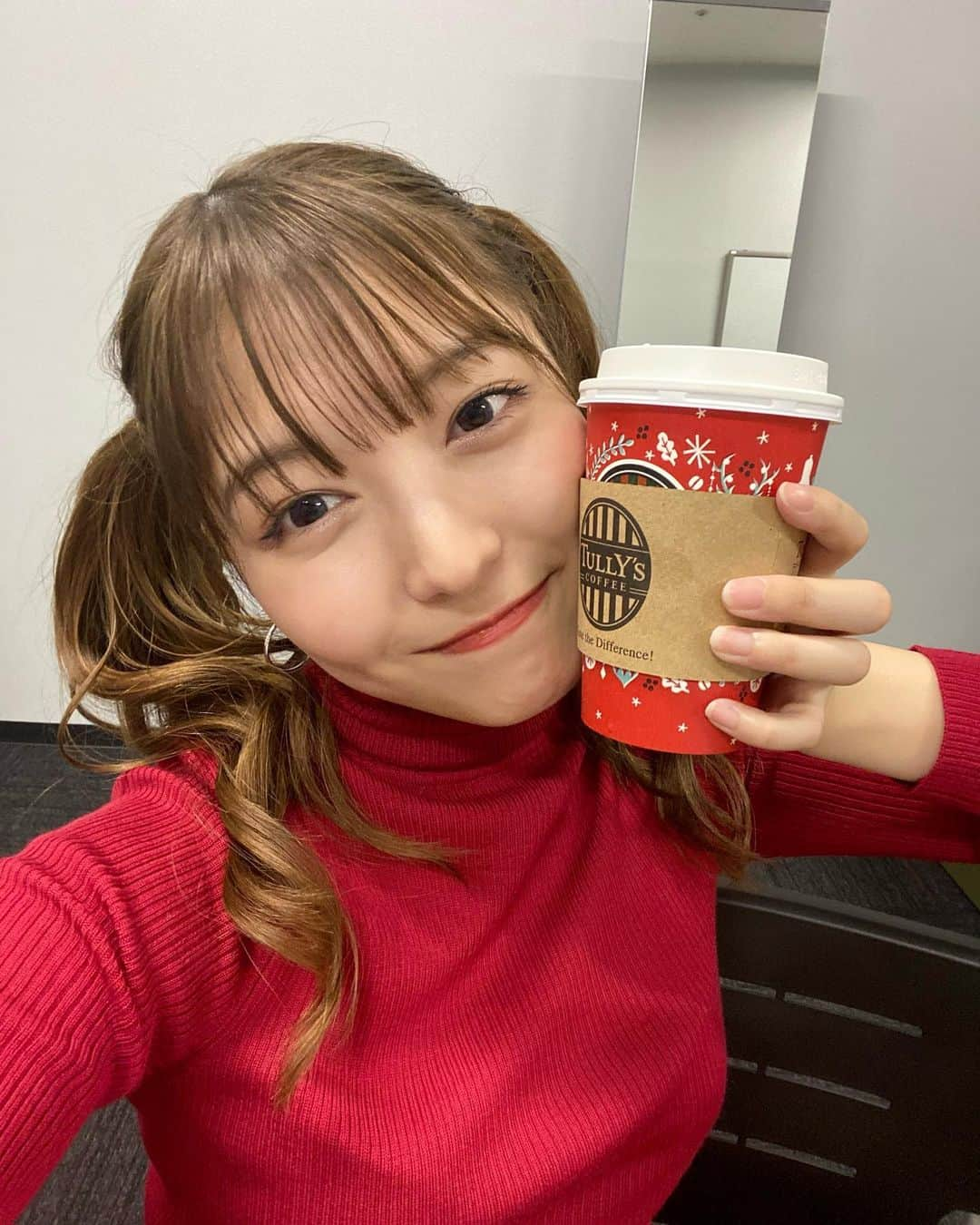 野乃さんのインスタグラム写真 - (野乃Instagram)「久々、ノーマルカメラで自撮りした ううー🙃いっつも、どれだけ盛ってるかわかるね。笑 twitterアプリ使ってるの載せたから比べてみて🤣🤣 今日の楽屋時間はあったかいミルクティー飲みました。冬だなぁ #今日のnono」12月13日 20時35分 - nonono_onaka