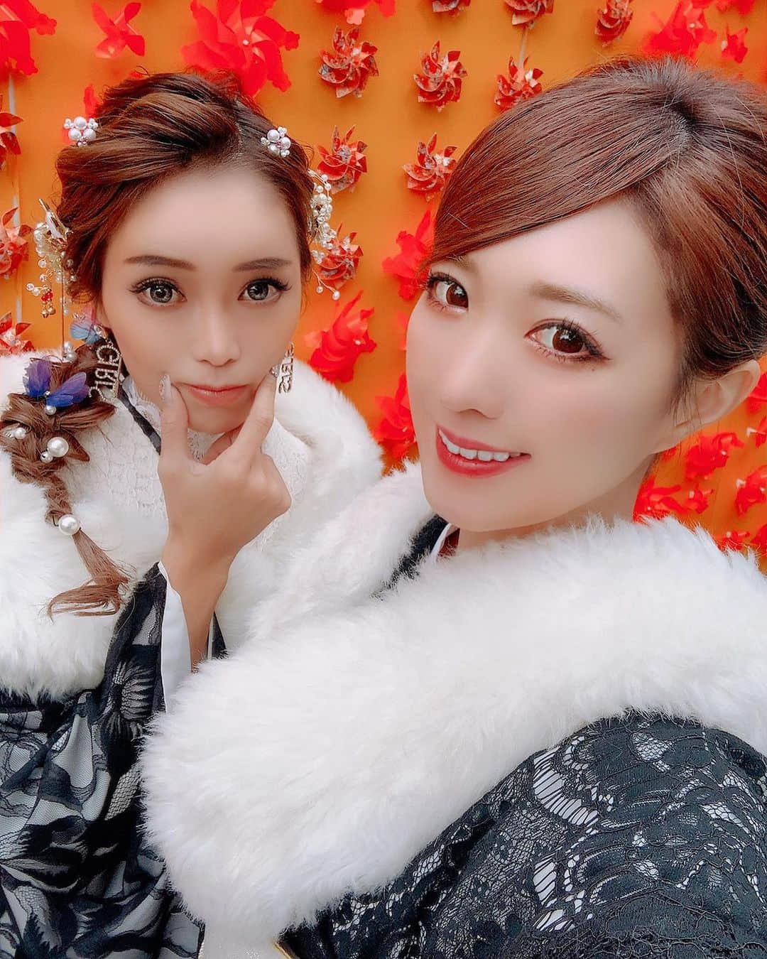 のインスタグラム：「・ TikTok37万フォロワーに💜 ありがとうございます✨ 目指せ40万人✨ ・ そらちゃんとたくさん TikTok撮ったのどんどん 投稿してるので ぜひチェックしてね🥺 ・ TikTok ▶︎おりさ ・ ・ ・ ・ ・ #asakusatokyo#asakusa#asakusatemple #japan#kimono#着物#浴衣#和装#浅草#雷門#女子旅#旅行#旅#国内旅行#ヘアアレンジ#アップヘア#浅草着物レンタル #浅草浴衣レンタル #東京着物レンタル #江戸和装工房雅 #インスタ映え#着物ヘア」
