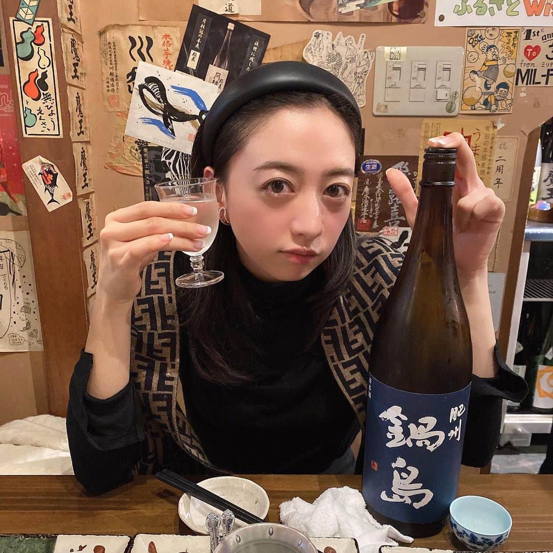 井元麻帆のインスタグラム：「2軒はしごの日本酒&牡蠣尽くしの日です🦪🍶 珍しく顔があかめです。 #鍋島 #日本酒 #日本酒好きな人と繋がりたい」