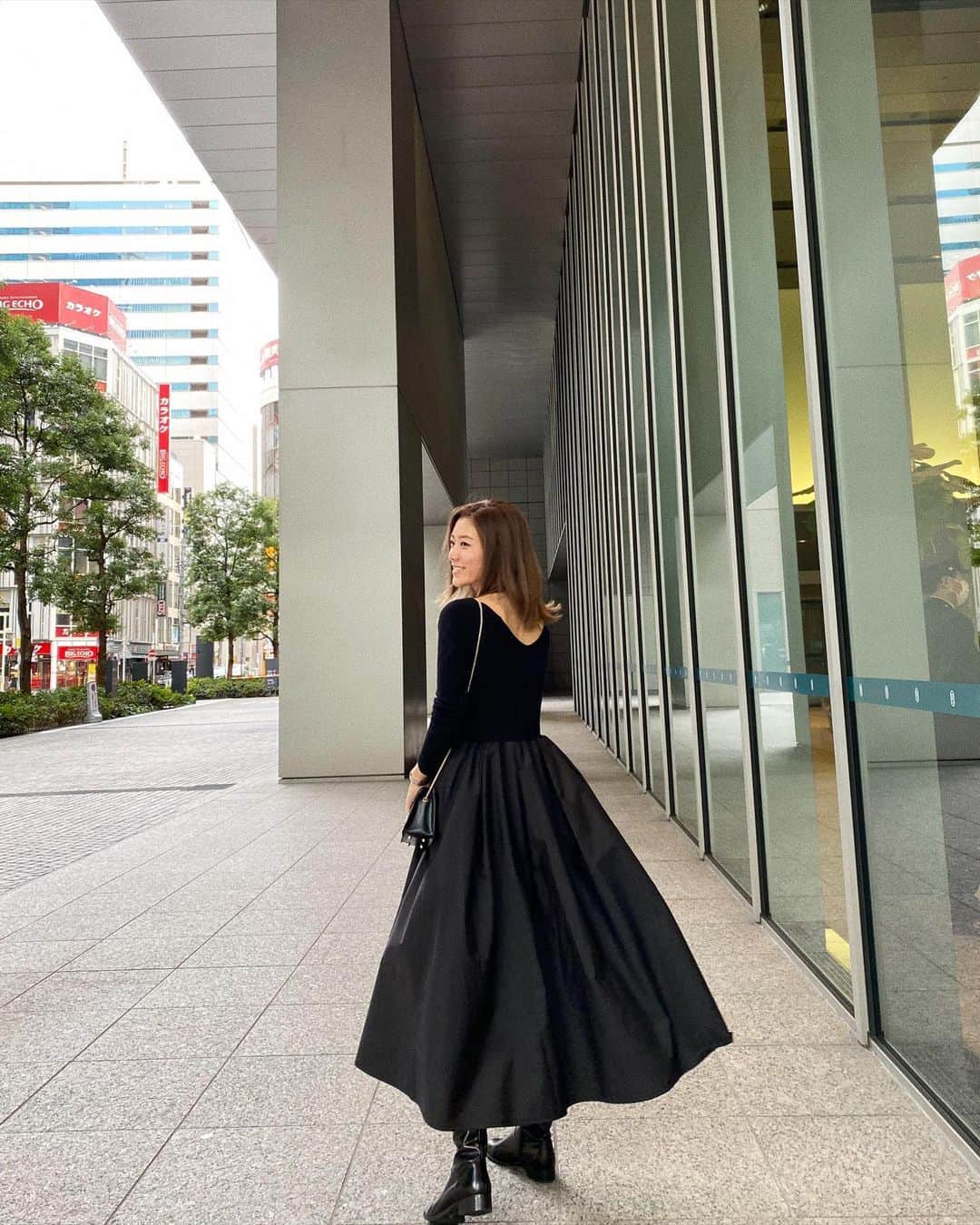王子咲希(saki ouji)さんのインスタグラム写真 - (王子咲希(saki ouji)Instagram)「. . 先行でゲットできた 今季一お気に入りのワンピ💕 トップスはピタッとスカートはフワッと ちょっとの背中空きも全部好き . .  #cordinate  #ootd#code#fashion#outfit」12月13日 20時48分 - sakiouji