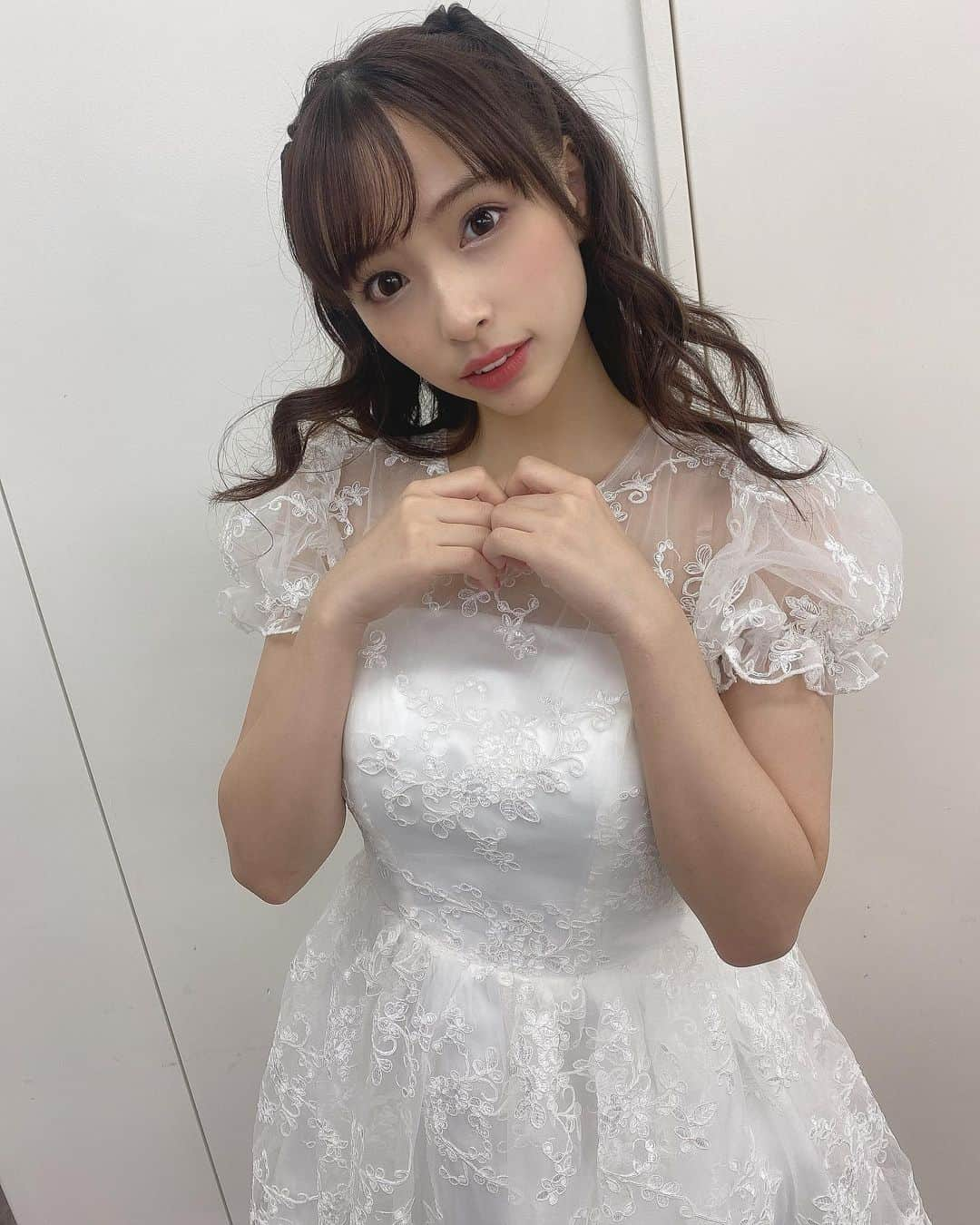 鶴巻星奈のインスタグラム：「この衣装可愛かった〜☃️  今日限定なのがもったいない😂💕」