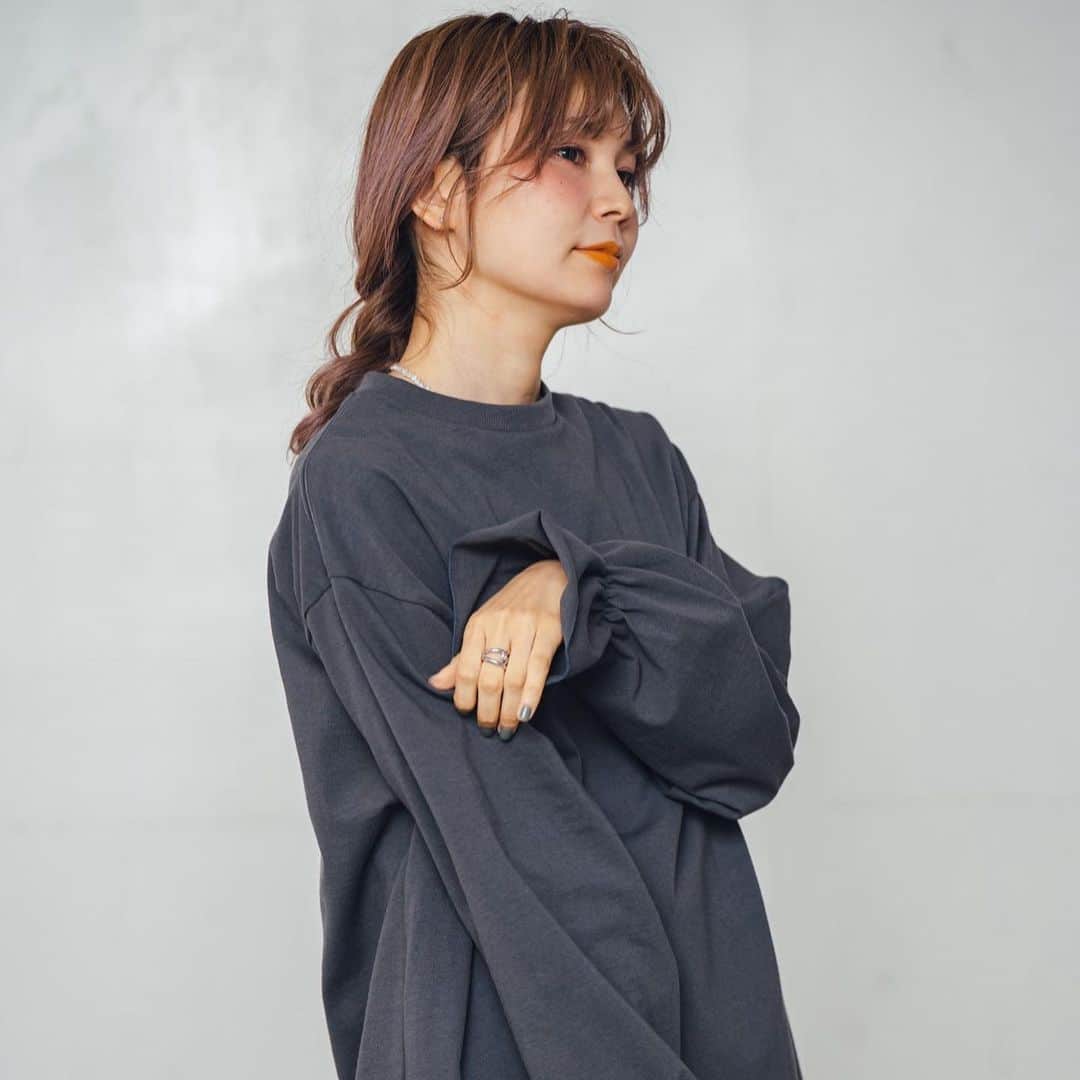 松田 美奈子のインスタグラム：「今年最後のALLUMER FAIRです🧚🏻いつも楽しみな着心地いいお洋服♡ . 写真撮影したの上がってきたので、急いで商品ページにも載せていきます💕 ...  ALLUMER FAIR @merci__jp  12/18fri-21mon.」