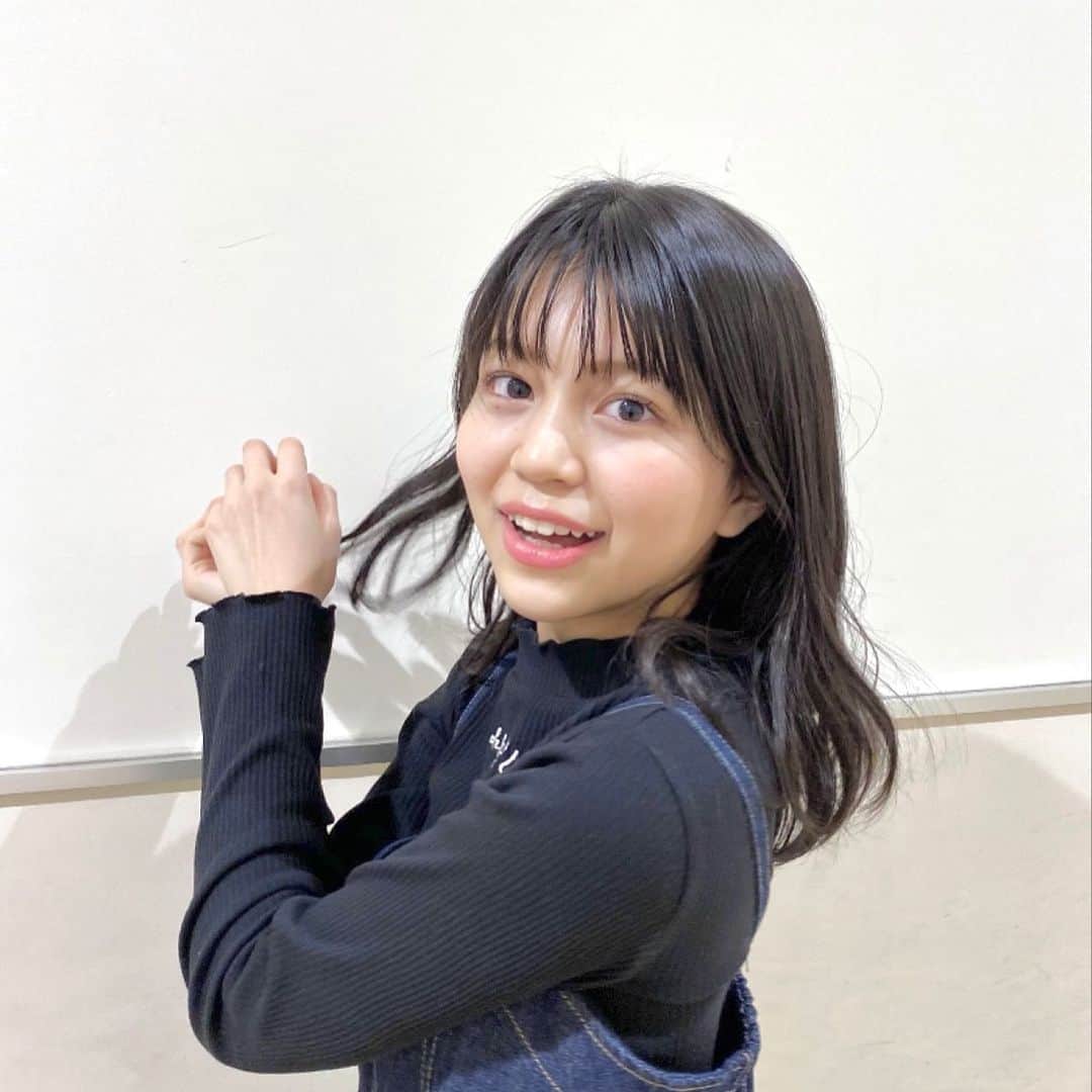 北川花音のインスタグラム：「﻿ 前髪切った！髪巻いてもらった！﻿ わーい😬﻿ ﻿ #巻き髪　#北川花音　#ニコラ　#nicola」