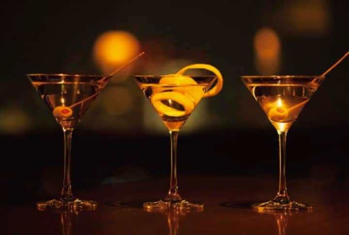 のインスタグラム：「33階のスカイラウンジ ステラガーデンでマティーニはいかがでしょうか？  Martini o'clock from our STELLAR GARDEN Sky Lounge on our 33rd floor  Share your own images with us by tagging @princeparktowertokyo  —————————————————————  #TokyoTower #princeparktower #princehotels #tokyo #japan #beautifulhotels #tokyohotel #shibakoen #akabanebashi #azabujuban #tokyotower #ThePreferredLife #ber #martini  #cocktails #プリンスパークタワー東京 #東京タワー #ホテルバー #マティーニ #カクテル」