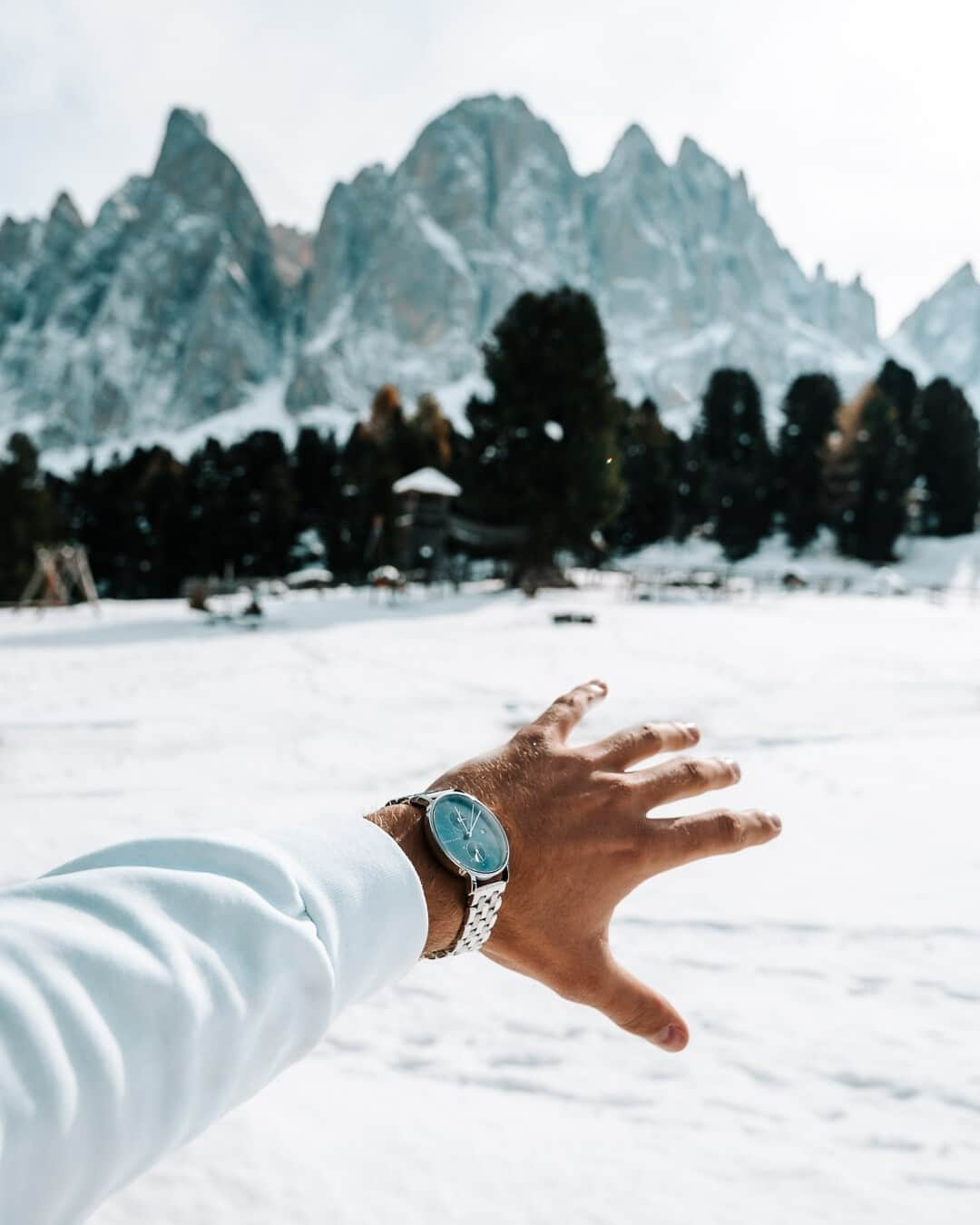 Kapten & Sonさんのインスタグラム写真 - (Kapten & SonInstagram)「'Go where you feel most alive!' ❄️ @your_passage wears our Chrono Silver "Blue Steel". 🙌 Only a few days left to shop your last X-MAS gifts! Hurry up to get your favorites and get our washbag Trevi or Windsor all black for free on top of your purchase. #bekapten #kaptenandson⁠ .⁠ .⁠ .⁠ #kaptenandsonmen #watch #snow #winter #coldseason #xmas #christmas #walk #outdoor #snowball #watch #inspiration #dolomites」12月13日 21時02分 - kaptenandson