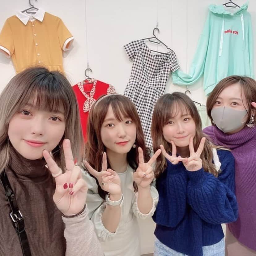 のインスタグラム：「🧁🧁🧁  in HIROSHIGE GALLERY  【Little Girls World】12月8日から始まり本日無事終了いたしました！来てくださった方々本当にありがとうございました🍬  沢山の笑顔と幸せな言葉が飛び交う素敵な空間で、みんながハッピーな気持ちになれる写真展でした！  携わってくださった全ての方への感謝と愛があまりに溢れて最後は涙も溢れてしまいました。笑 終わっちゃったな〜って、少し寂しいけどやり切ったな！という達成感もあって清々しい気持ちです🕊  写真集もパネルも沢山お迎えいただいて、有り難いお言葉も沢山いただいて本当に本当にありがとう〜！幸せだよ〜！みんなが大好き！良い一週間でした☘️   #増井みお企画写真展」